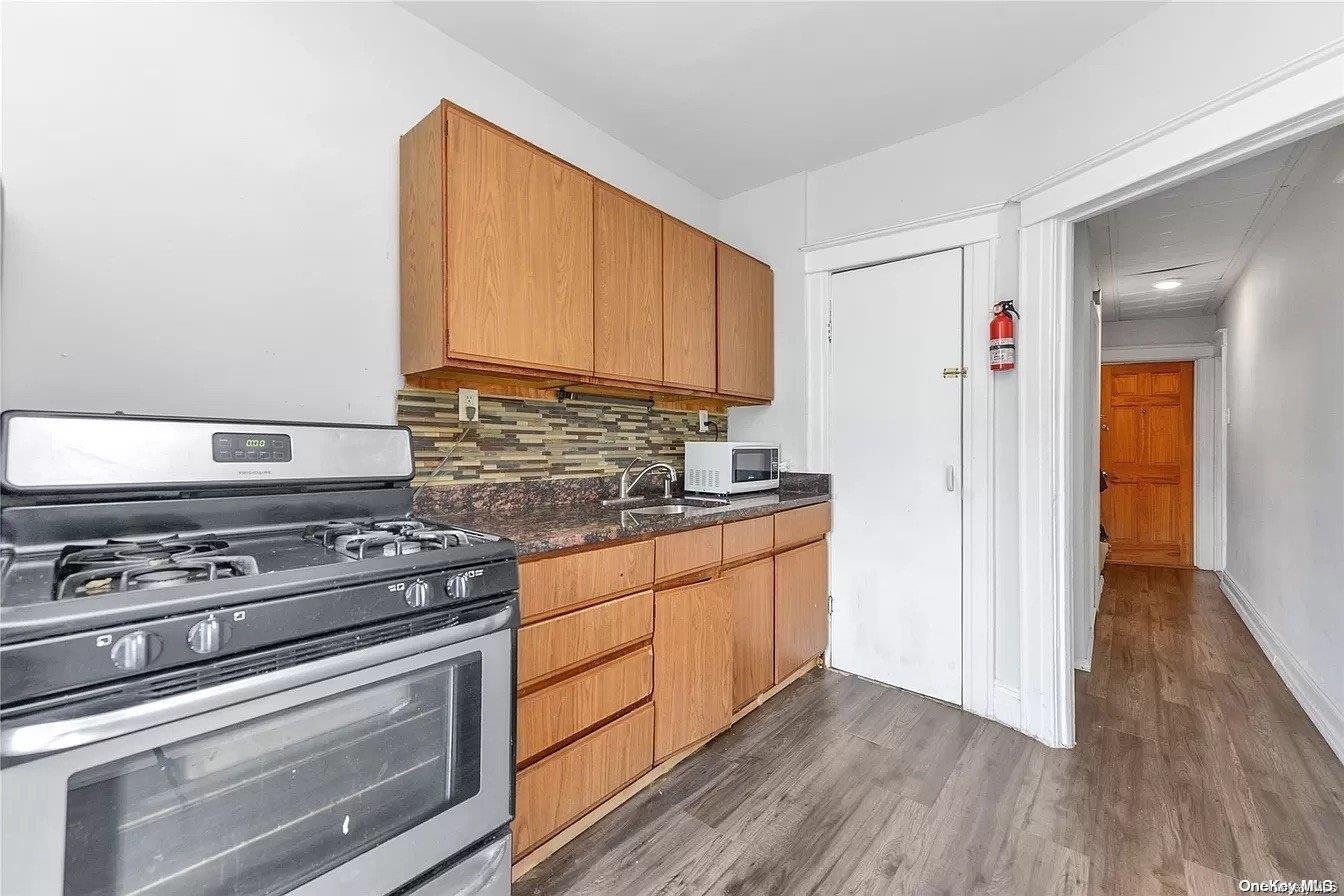 Single Family Metropolitan  Queens, NY 11379, MLS-L3529434-9