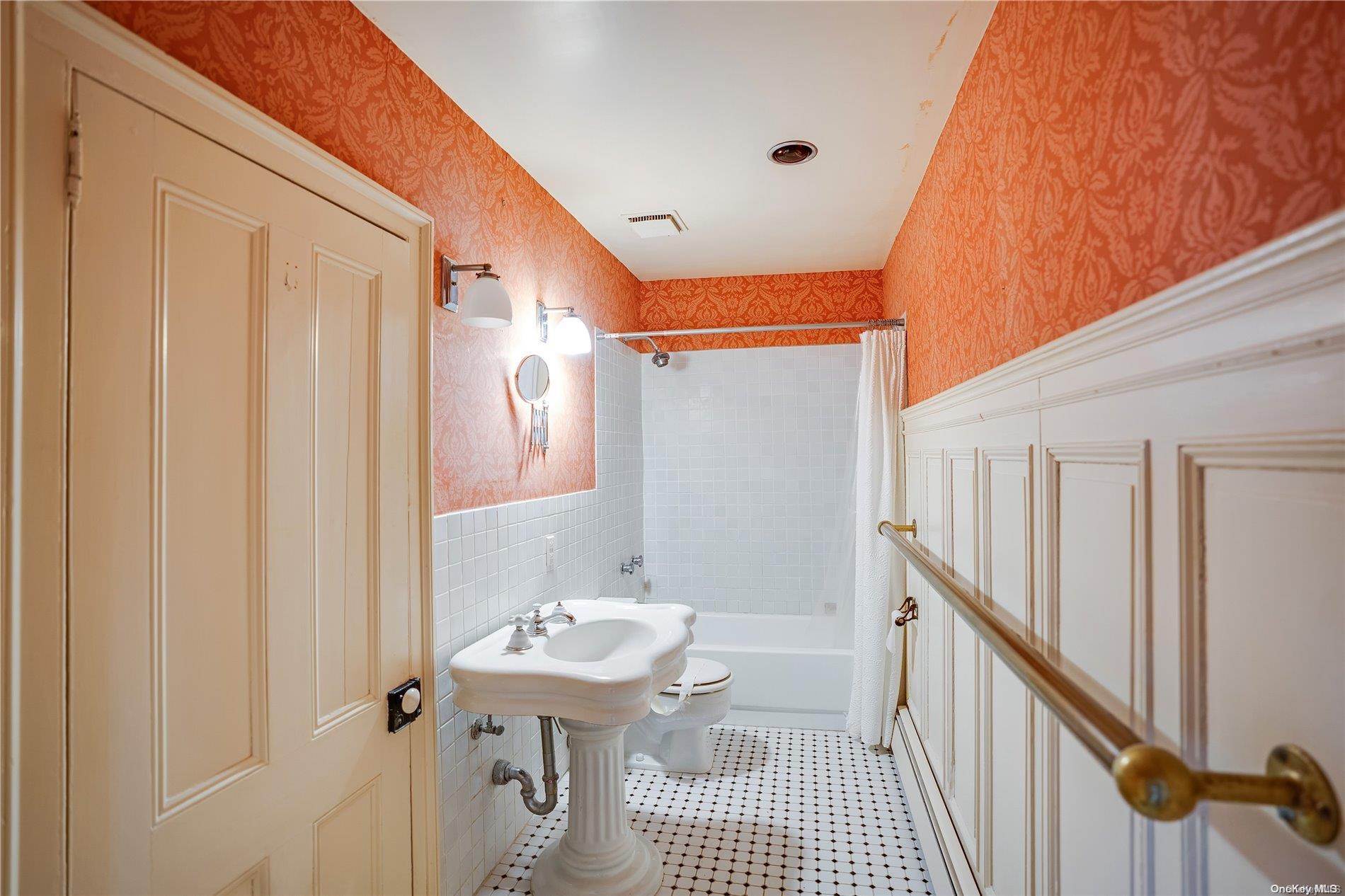 Single Family Main  Suffolk County, NY 11968, MLS-L3530732-21