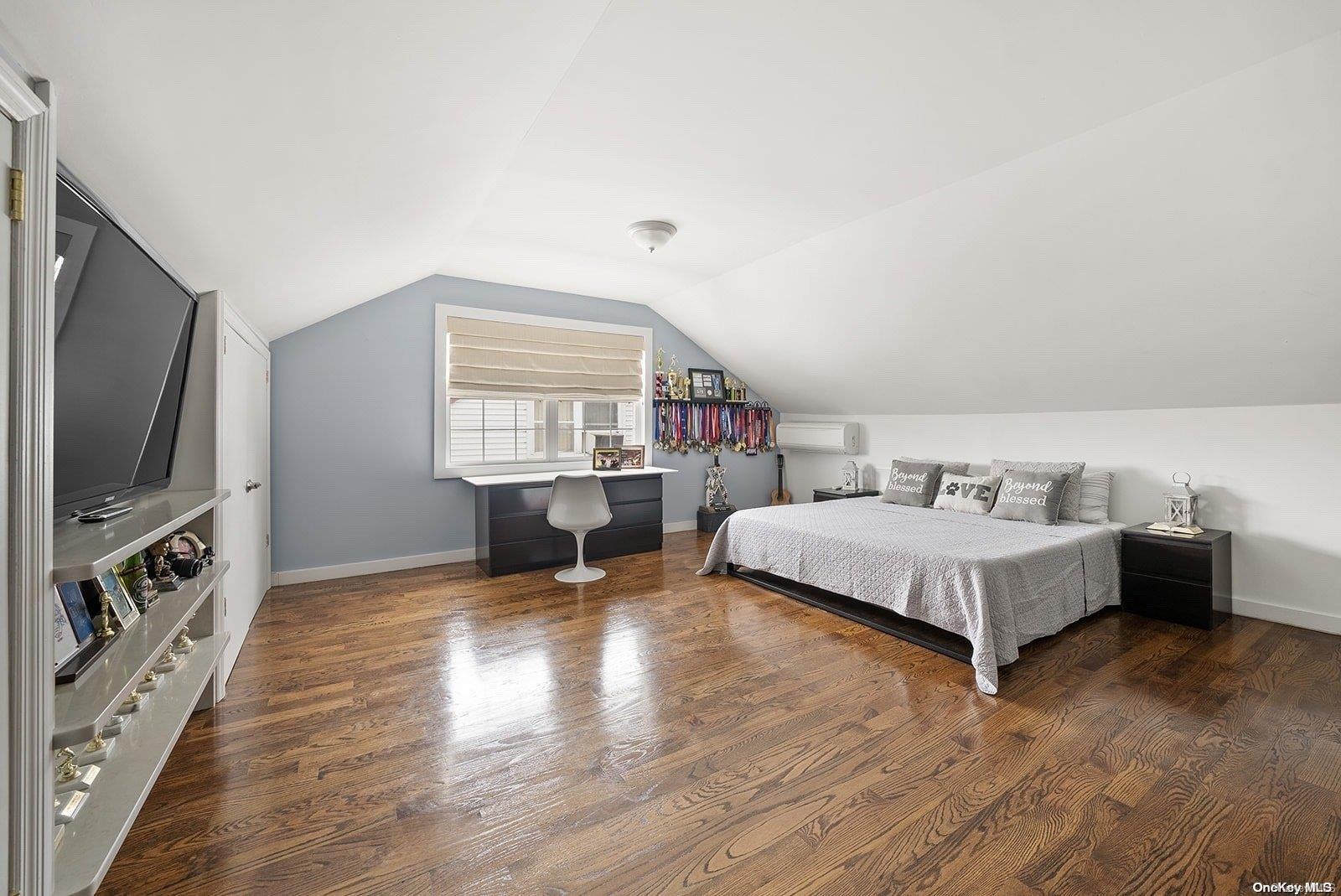 Single Family Pompeii  Queens, NY 11423, MLS-L3531693-13
