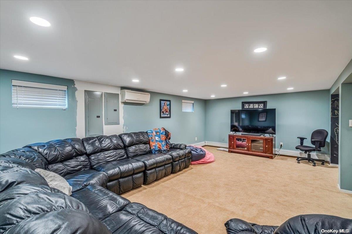 Single Family Midfarm  Nassau County, NY 11570, MLS-L3531818-20