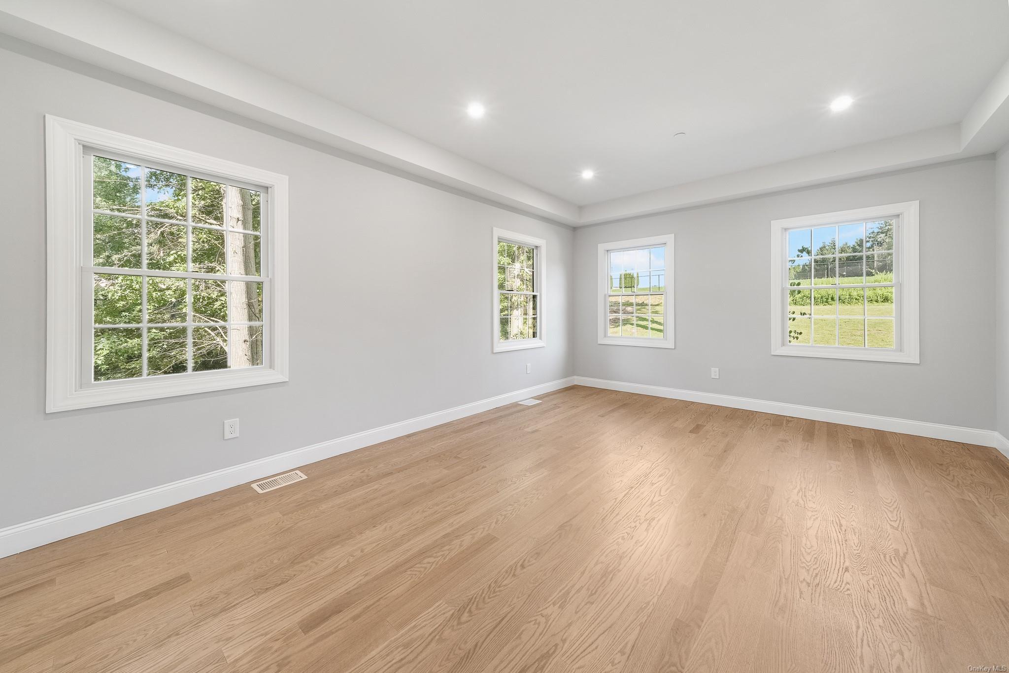 Single Family Laurel  Nassau County, NY 11560, MLS-L3532950-28