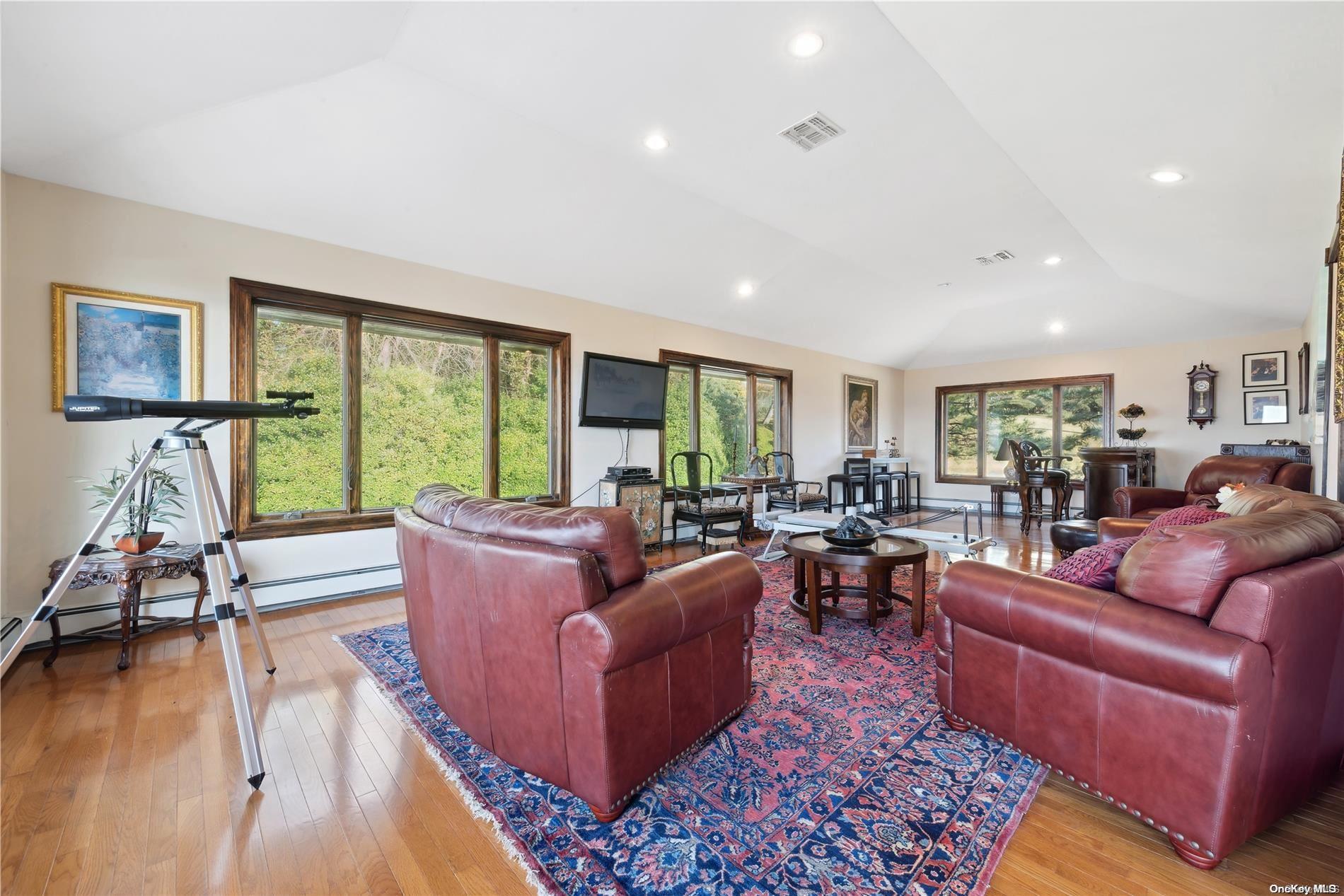 Single Family Messenger  Nassau County, NY 11050, MLS-L3533401-16
