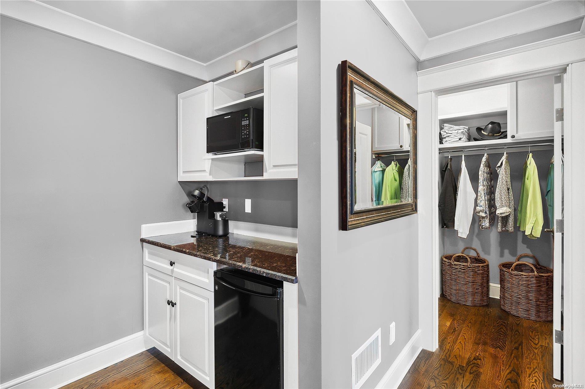Single Family Honeysuckle  Suffolk County, NY 11977, MLS-L3534678-11