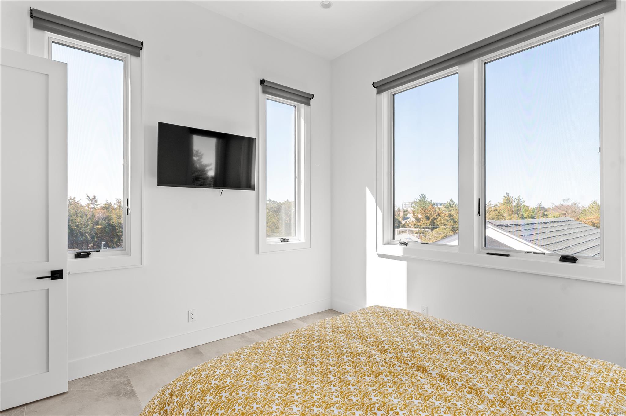 Single Family Island  Suffolk County, NY 11706, MLS-L3534720-18