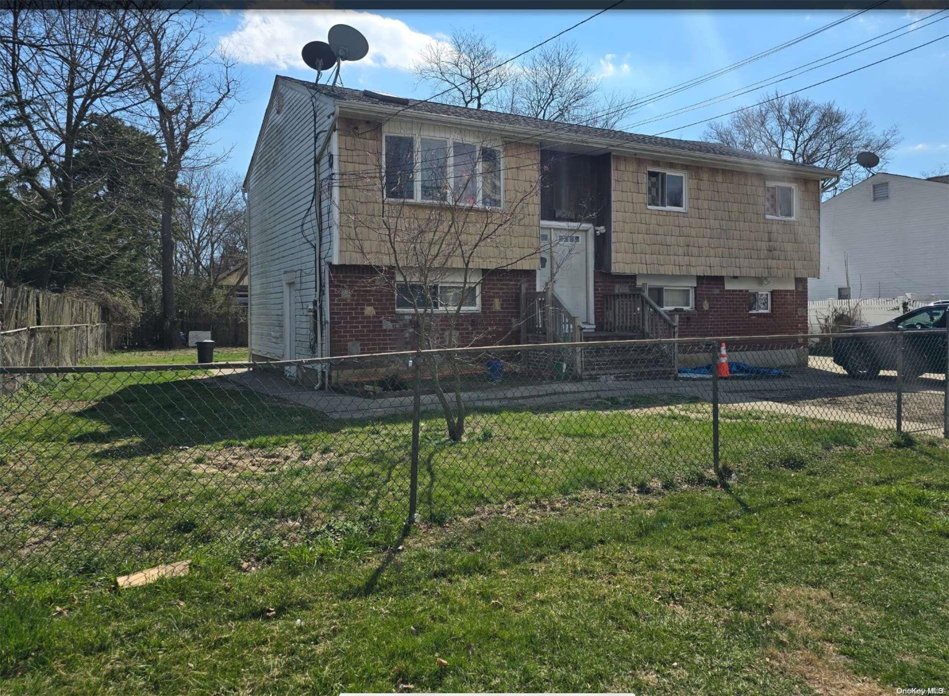 Single Family Elmore  Suffolk County, NY 11722, MLS-L3538720-4
