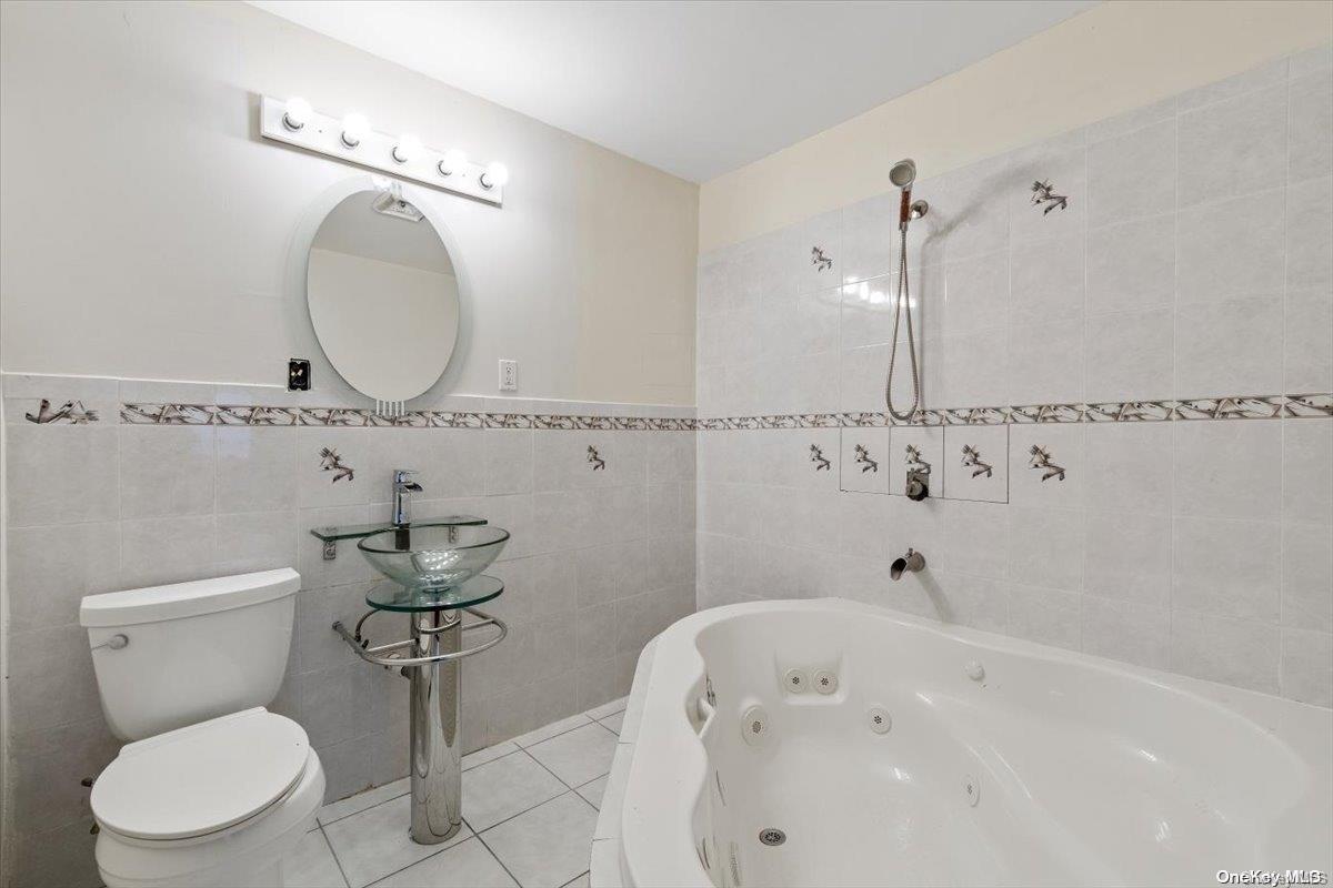 Single Family Latham Queens, NY 11434, MLS-L3538821-9