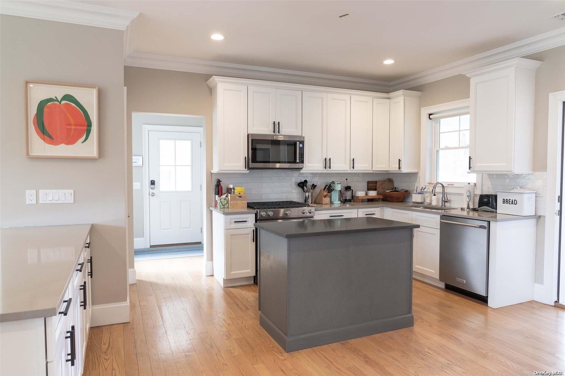 Single Family Gin  Suffolk County, NY 11971, MLS-L3539656-7