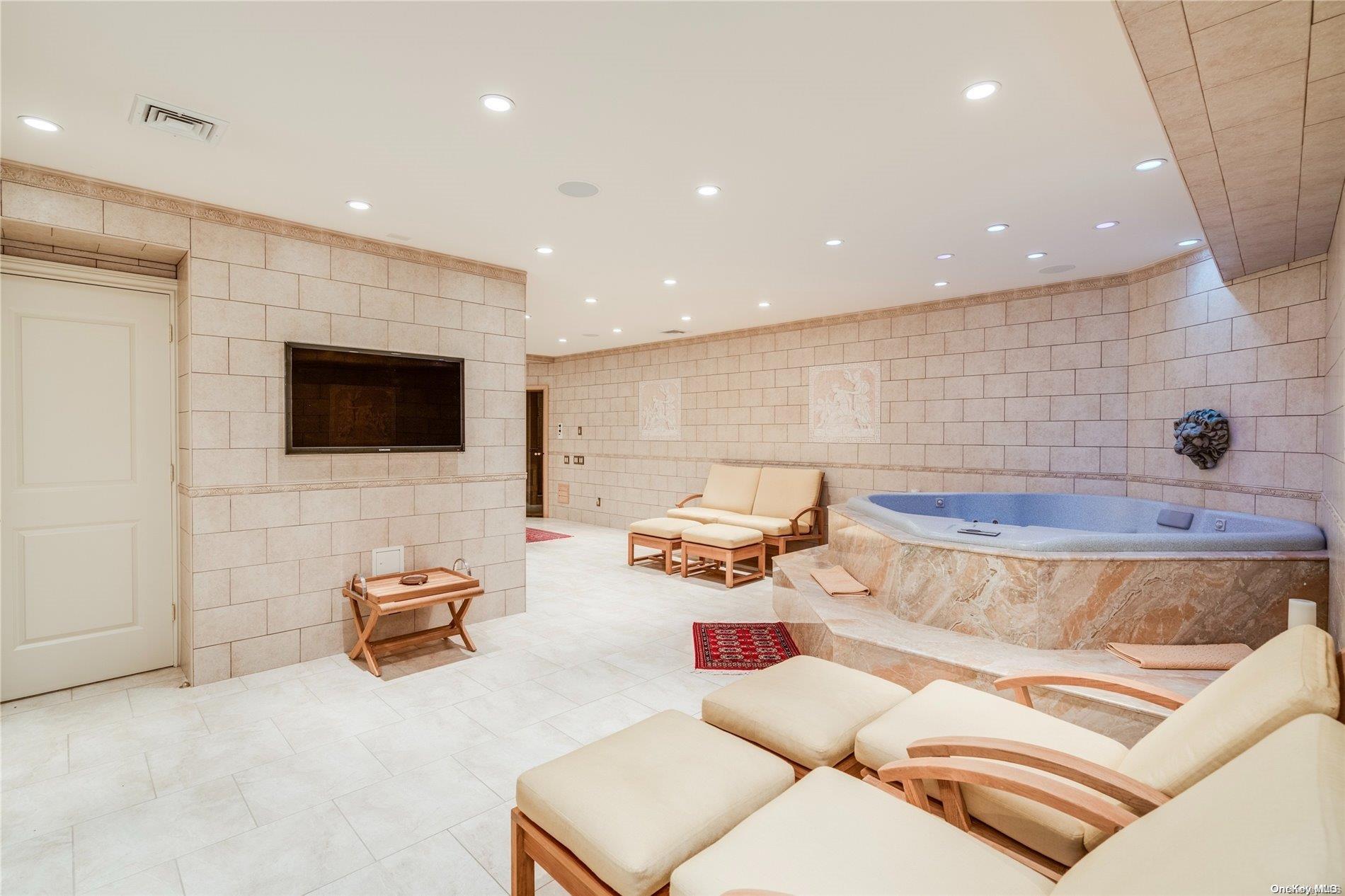 Single Family Polo  Nassau County, NY 11568, MLS-L3541450-28