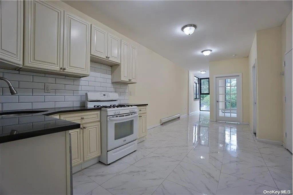 Single Family Saratoga  Brooklyn, NY 11233, MLS-L3544064-3