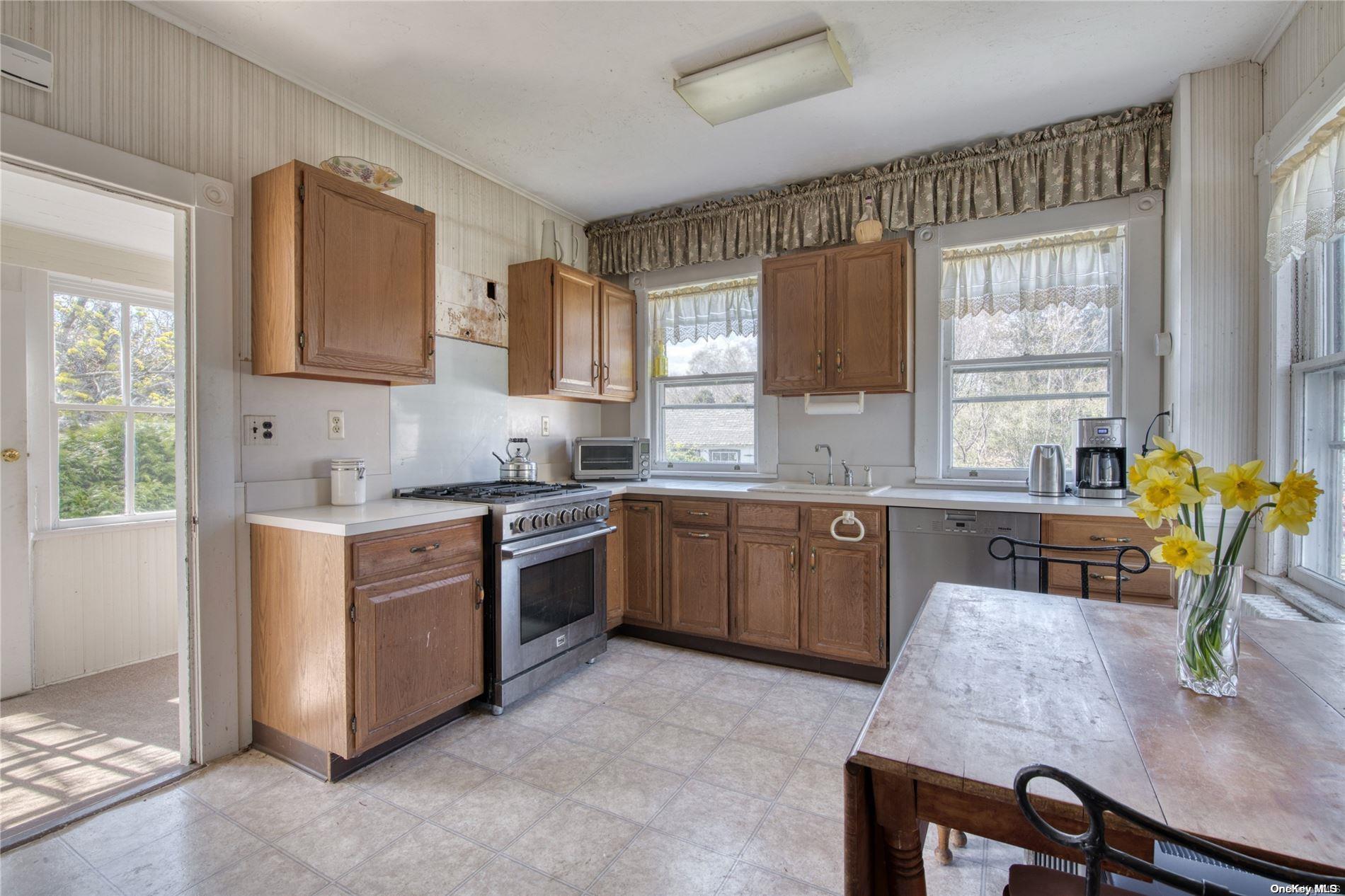 Single Family Main  Suffolk County, NY 11939, MLS-L3544978-9