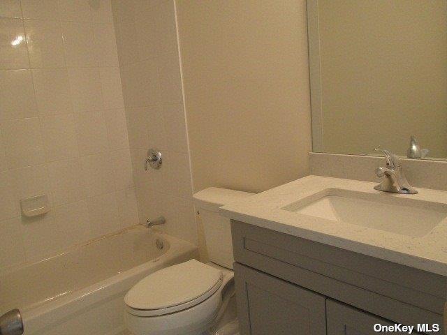 Single Family Macdonald  Suffolk County, NY 11713, MLS-L3545690-21