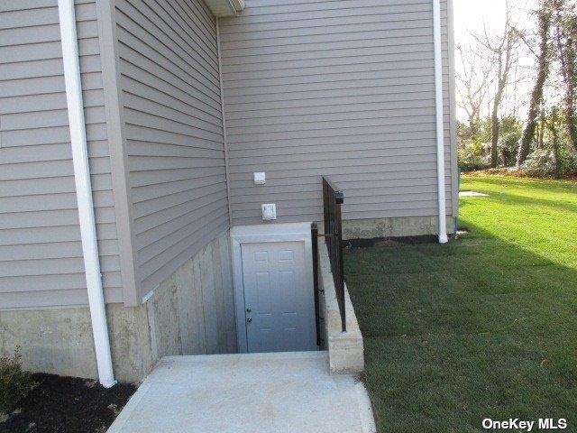 Single Family Macdonald  Suffolk County, NY 11713, MLS-L3545690-5