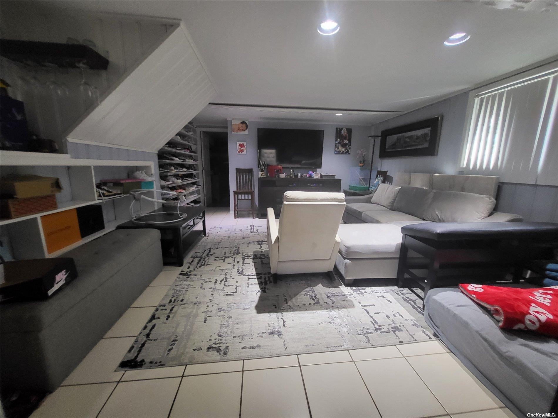 Single Family Valentines  Nassau County, NY 11590, MLS-L3545815-6