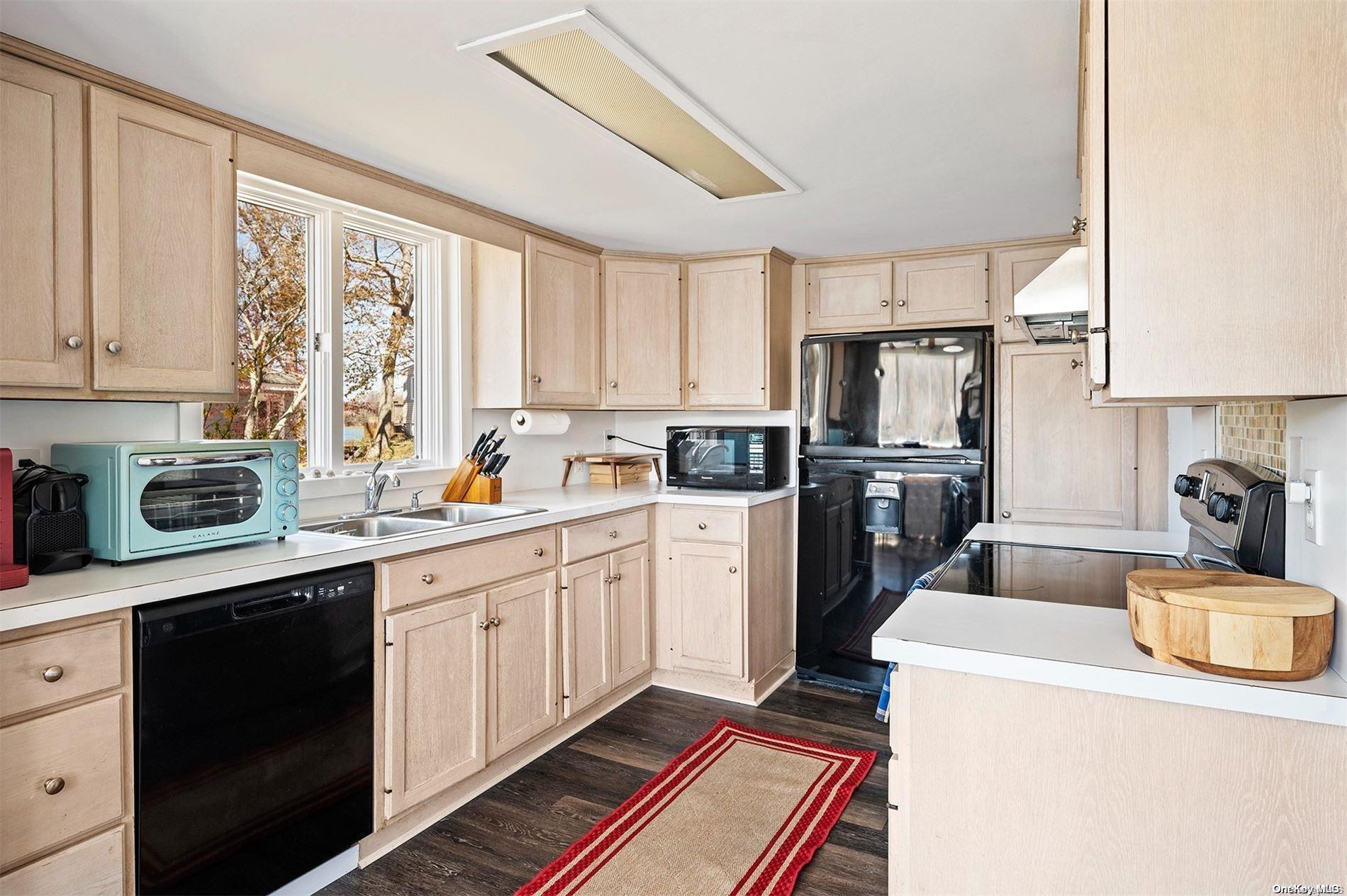 Single Family Doris  Suffolk County, NY 11968, MLS-L3546111-24