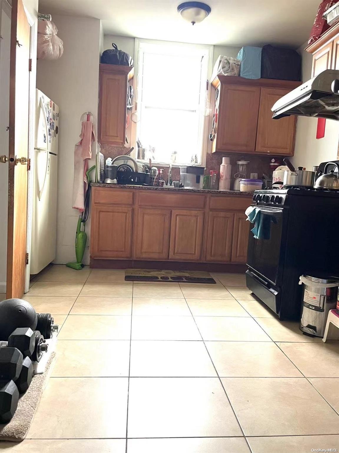 Single Family 58th St  Queens, NY 11377, MLS-L3546668-3