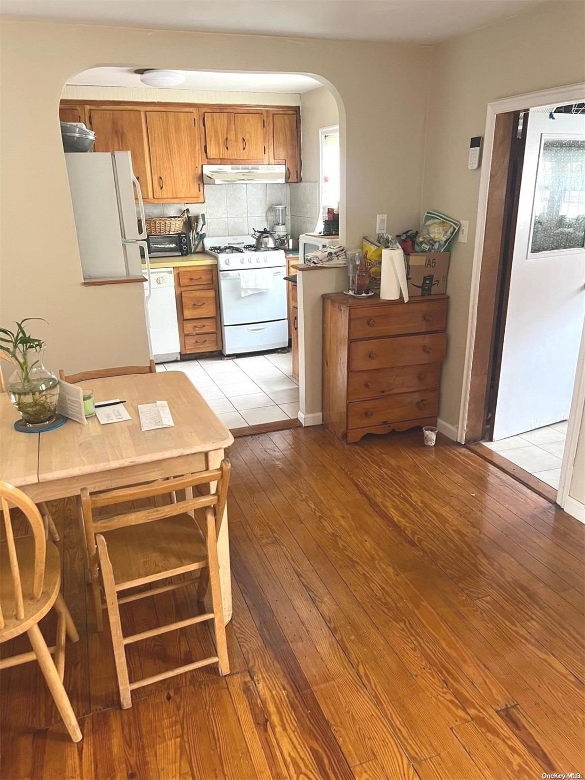 Single Family 72nd  Queens, NY 11377, MLS-L3547102-5