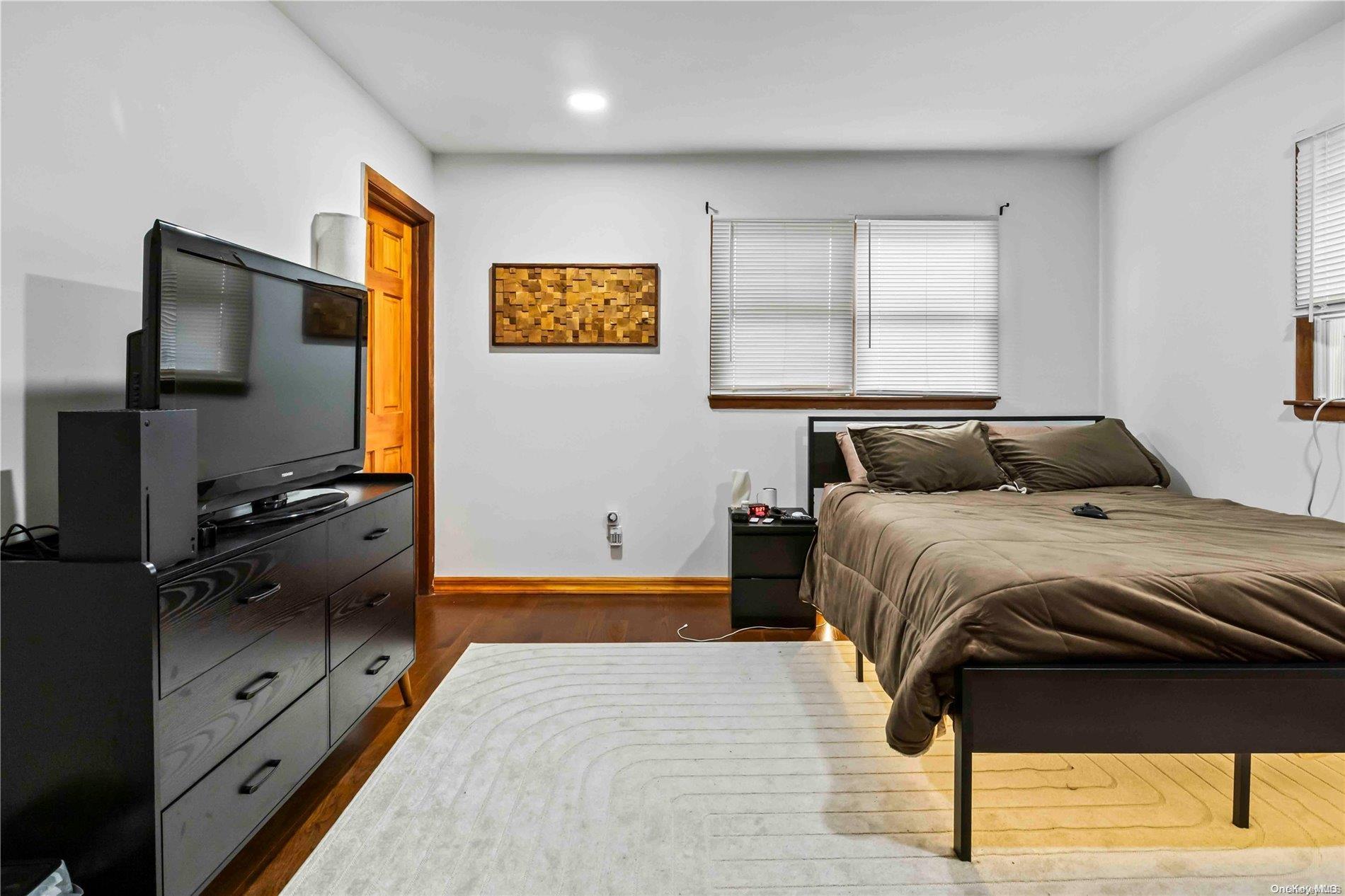 Single Family Norfolk  Nassau County, NY 11558, MLS-L3548243-25