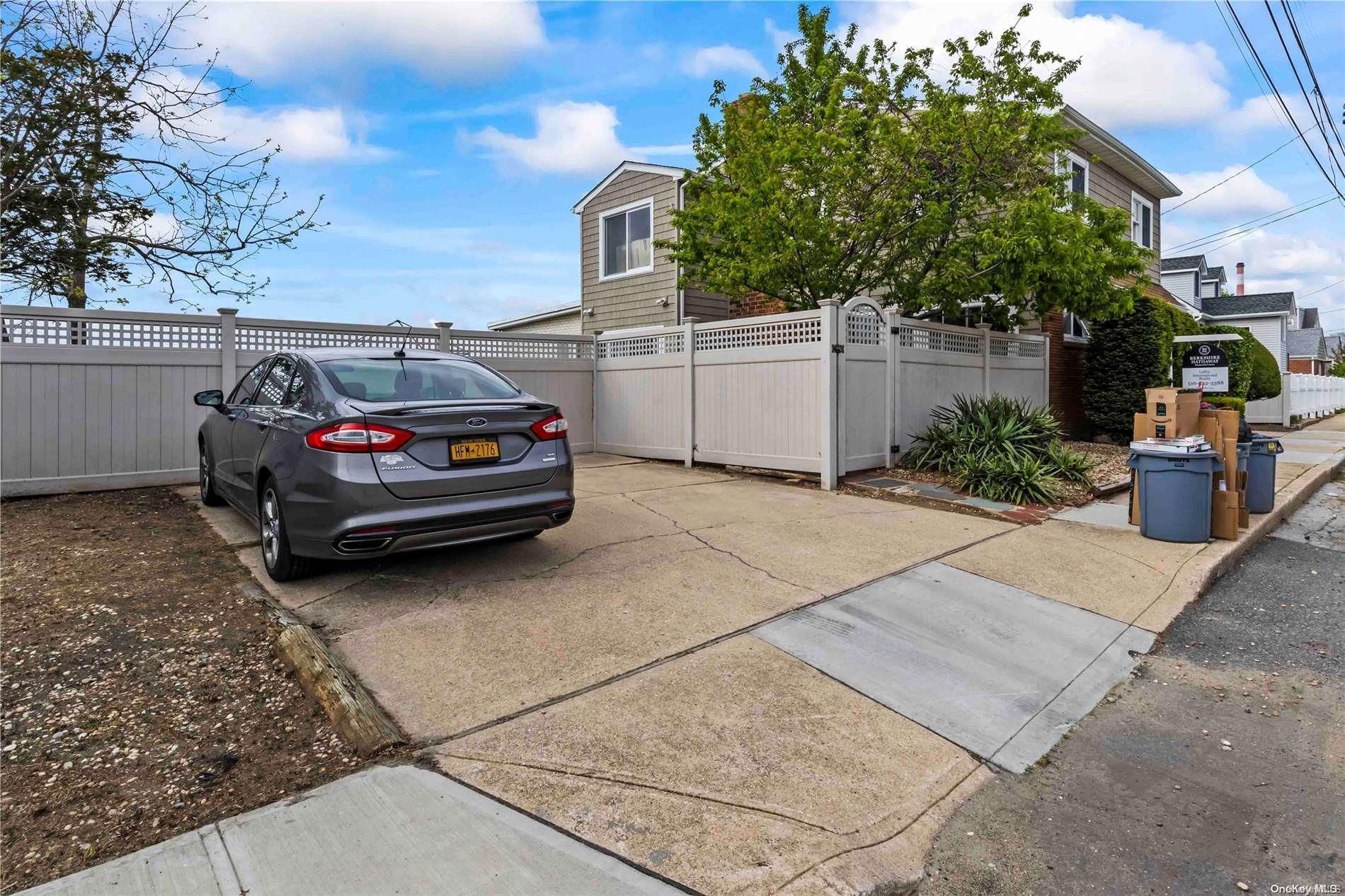 Single Family Norfolk  Nassau County, NY 11558, MLS-L3548243-7