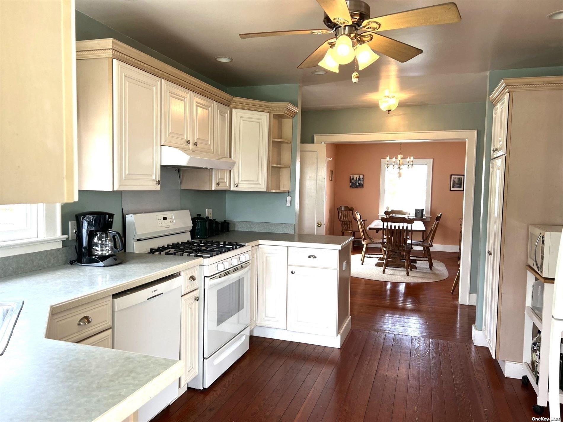Single Family Main  Suffolk County, NY 11957, MLS-L3548646-10