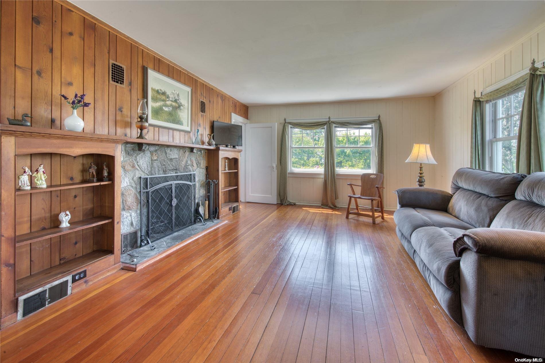 Single Family Main  Suffolk County, NY 11957, MLS-L3548646-5