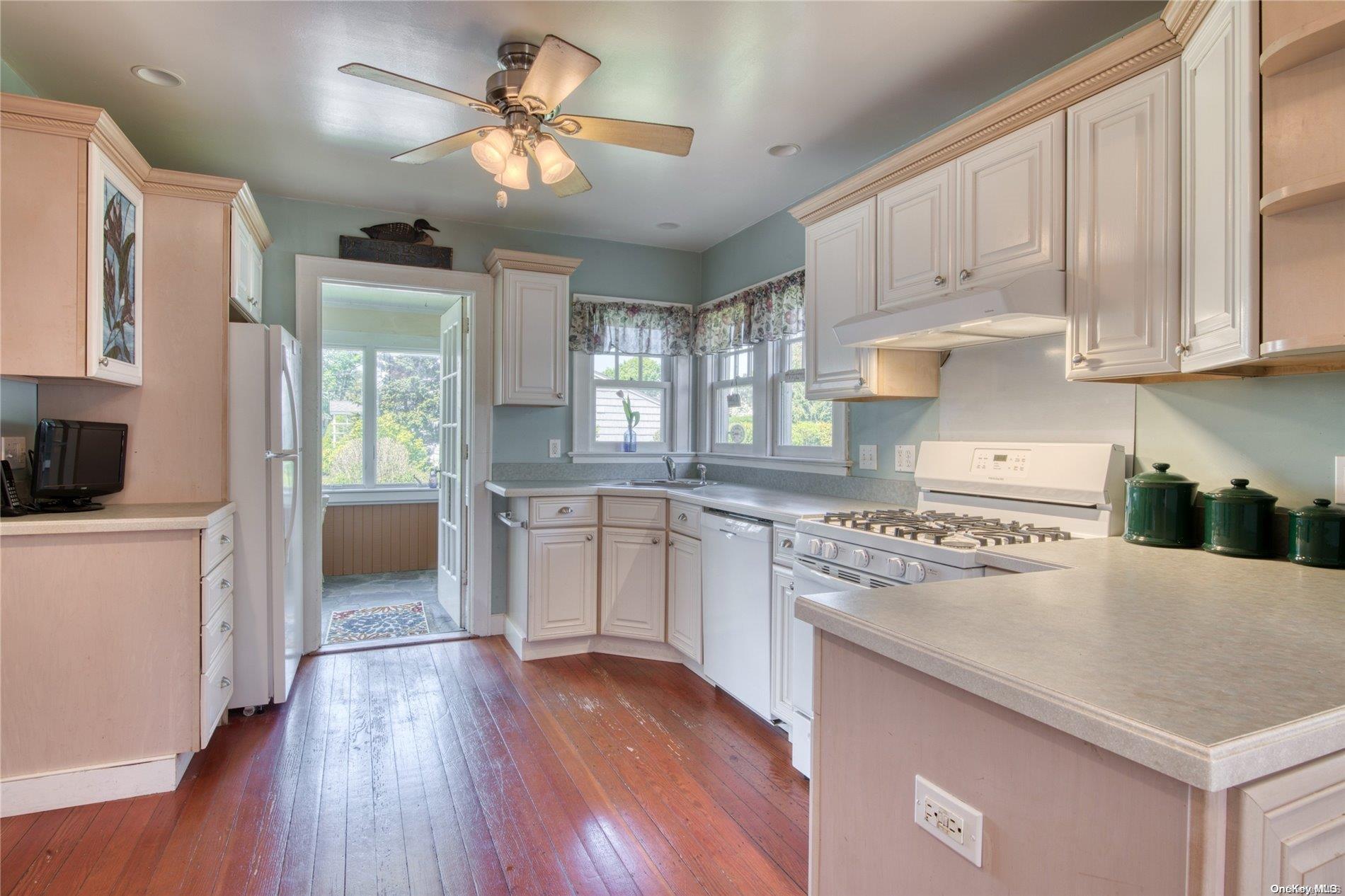 Single Family Main  Suffolk County, NY 11957, MLS-L3548646-7