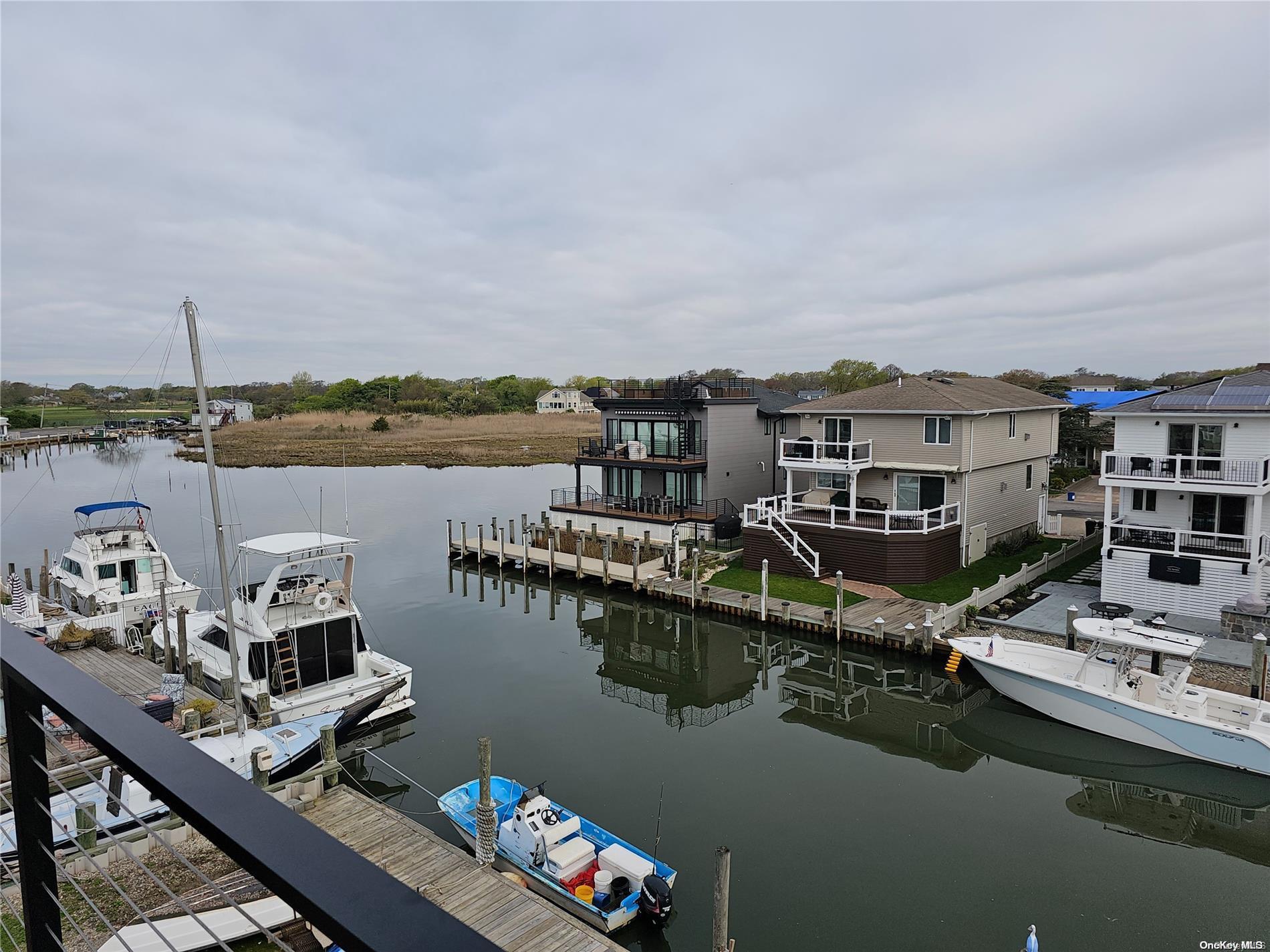 Single Family Pershing  Suffolk County, NY 11702, MLS-L3548994-31