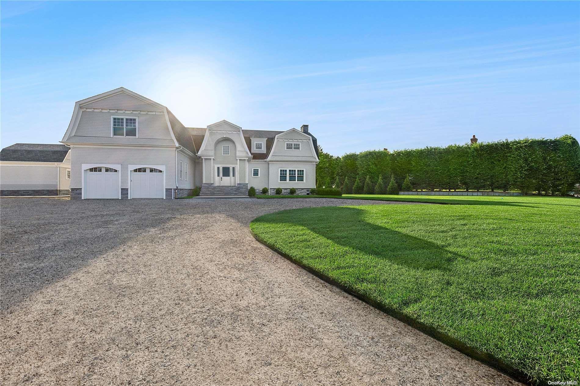 Single Family in Southampton - Club  Suffolk County, NY 11960
