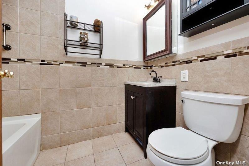 Single Family Swalm Nassau County, NY 11590, MLS-L3551119-23