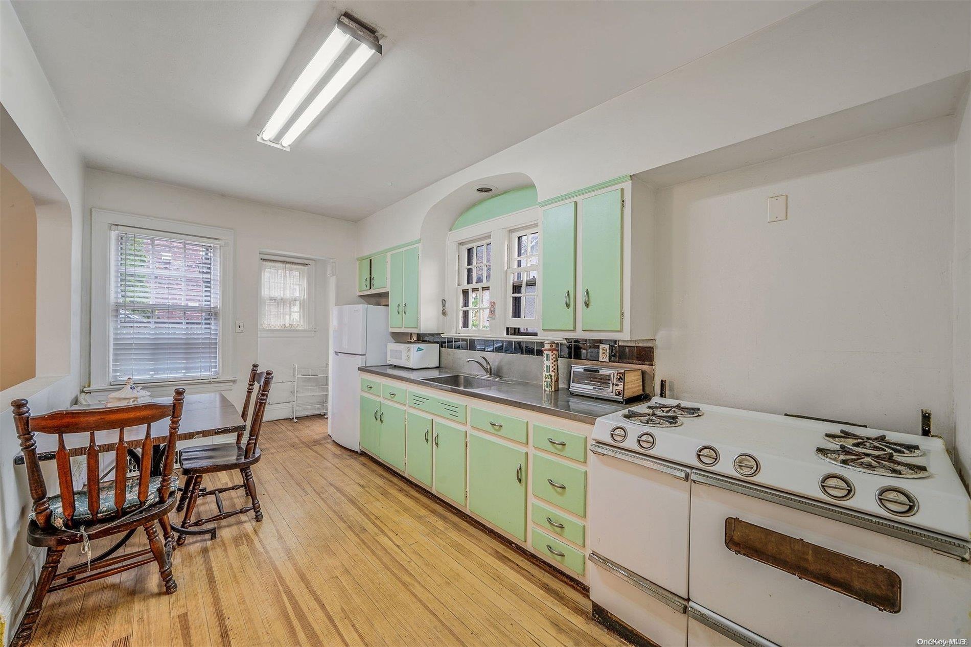 Single Family 60th  Queens, NY 11378, MLS-L3551646-15
