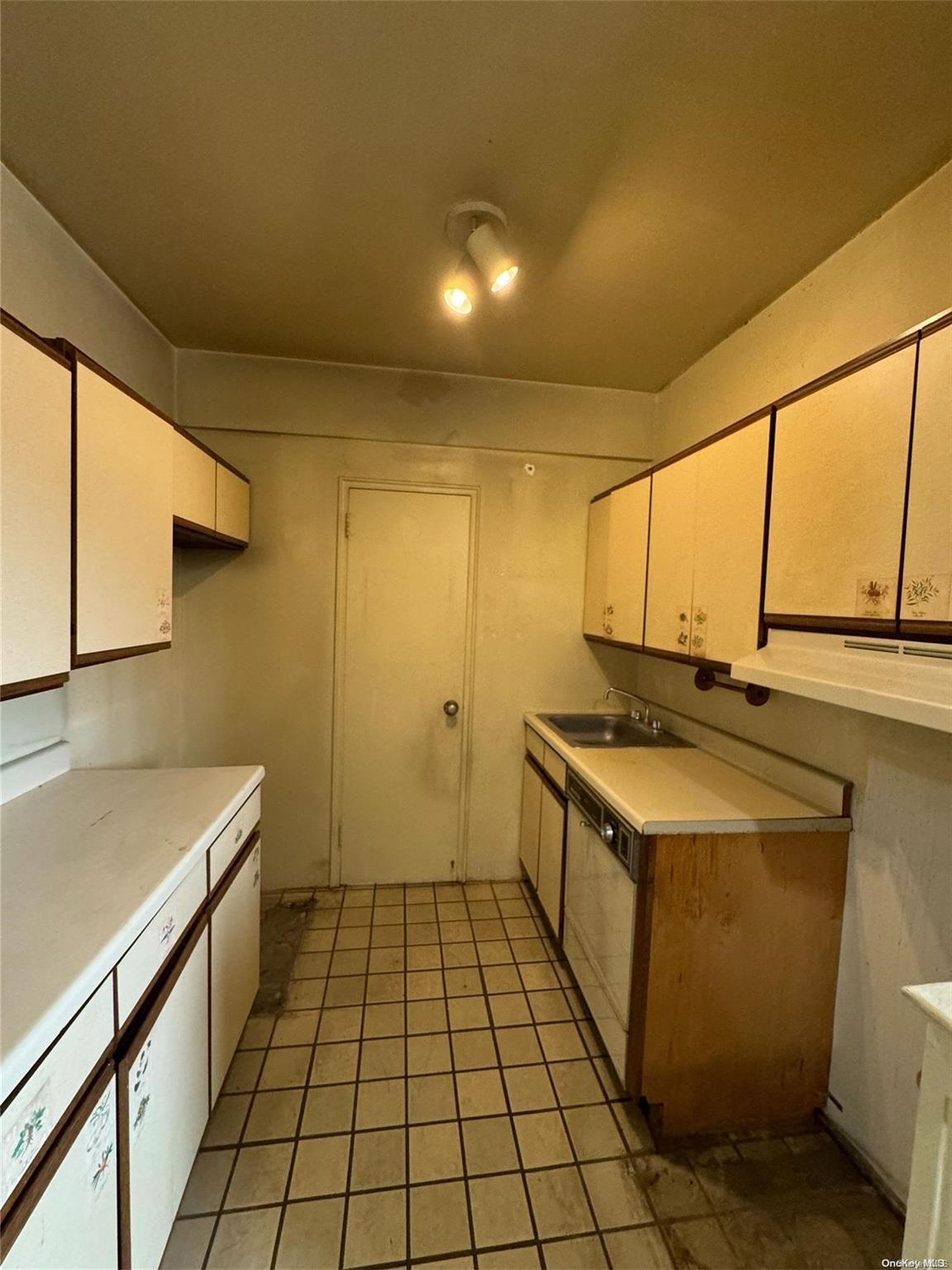 Coop Booth Street  Queens, NY 11375, MLS-L3552274-9