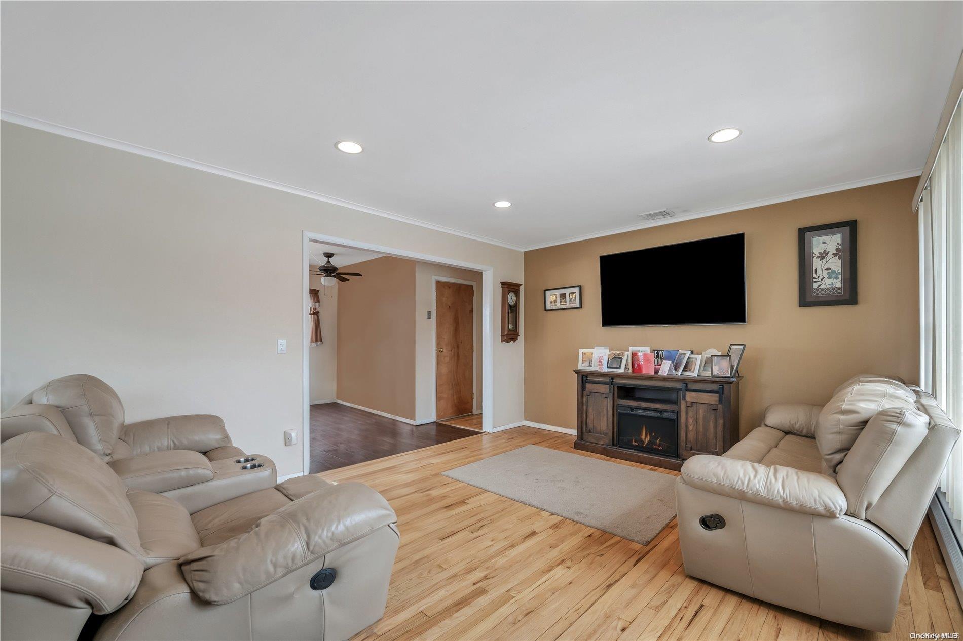 Single Family New  Suffolk County, NY 11779, MLS-L3552722-10