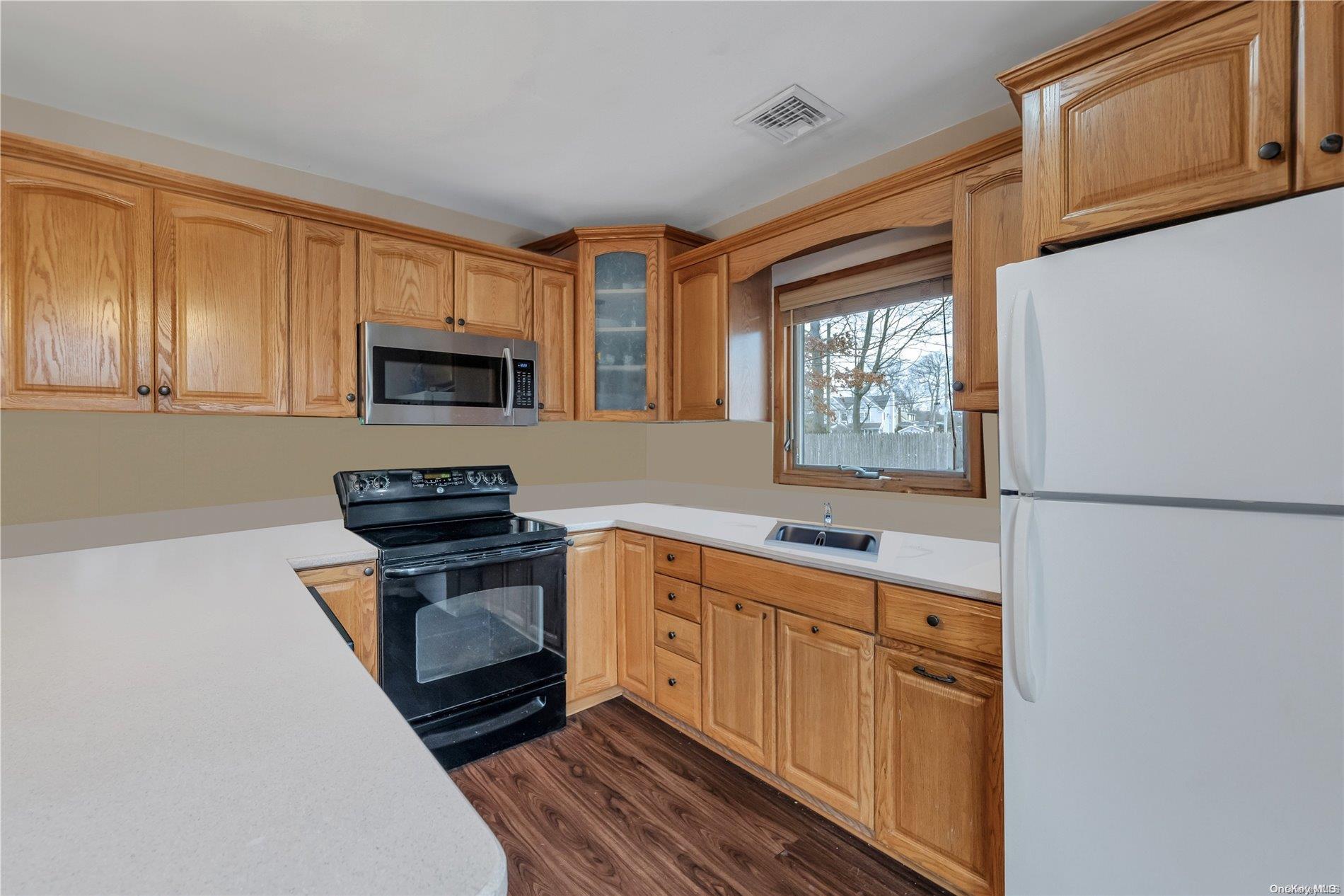 Single Family New  Suffolk County, NY 11779, MLS-L3552722-15