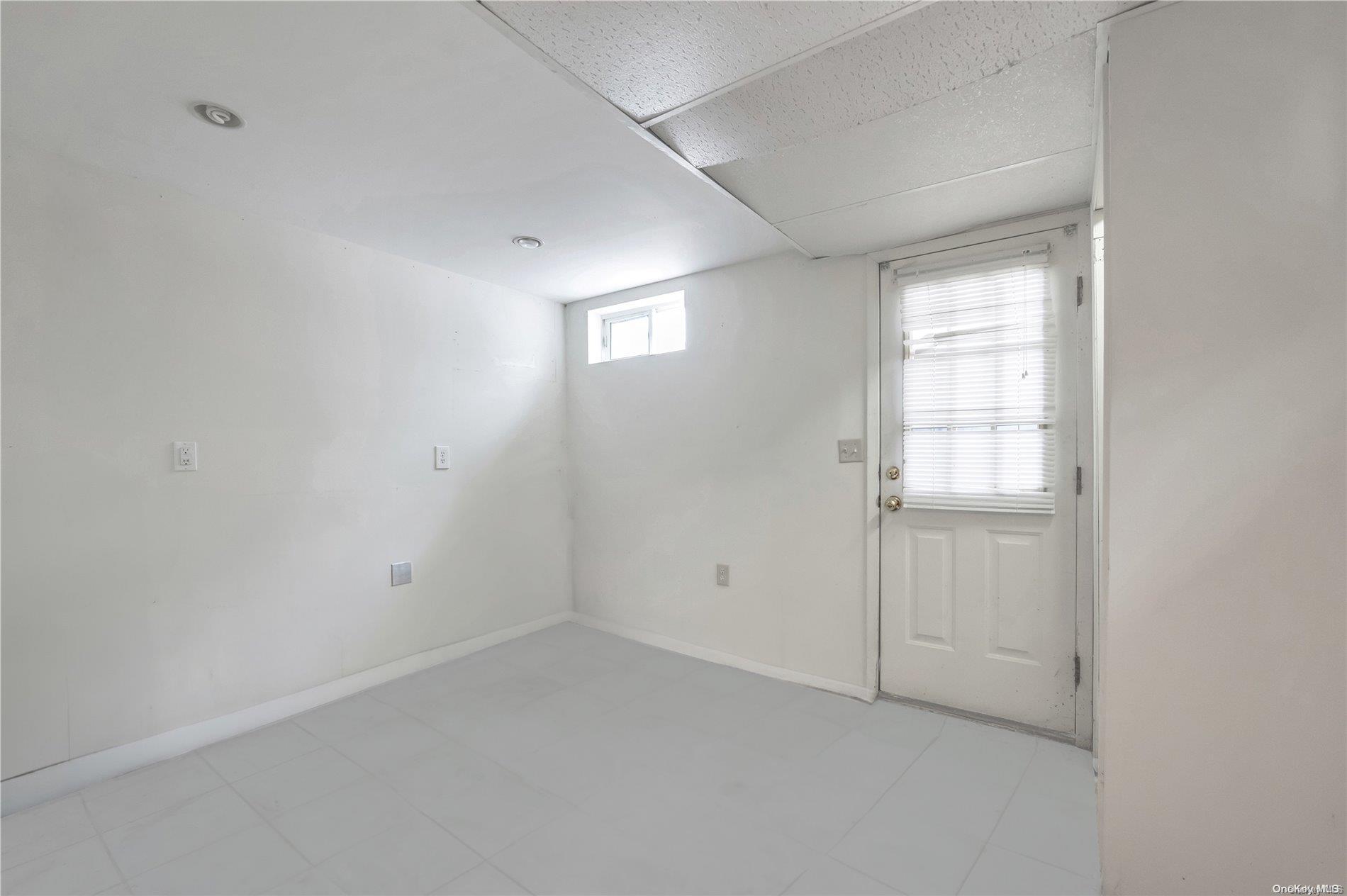 Single Family New  Suffolk County, NY 11779, MLS-L3552722-22
