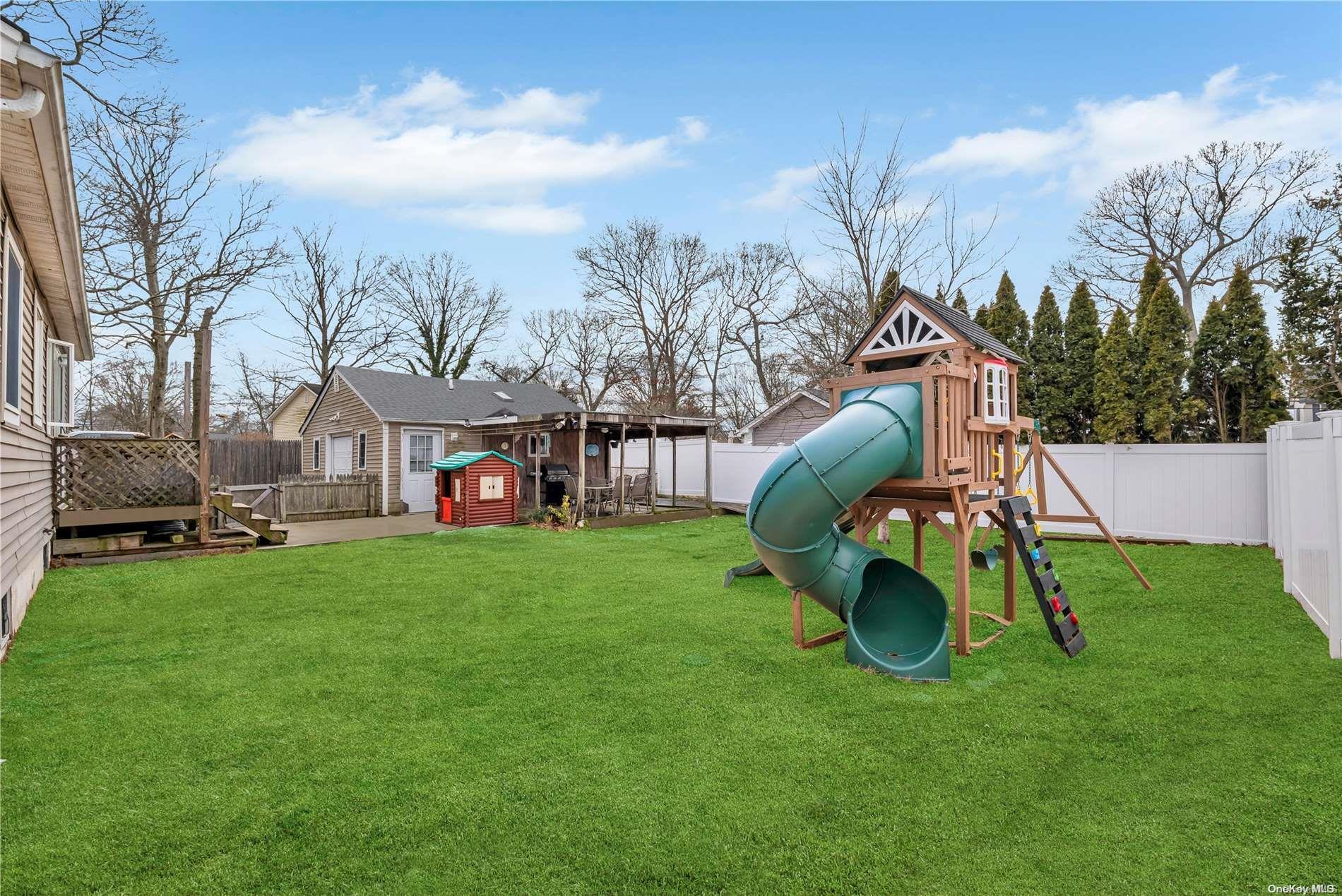 Single Family New  Suffolk County, NY 11779, MLS-L3552722-4