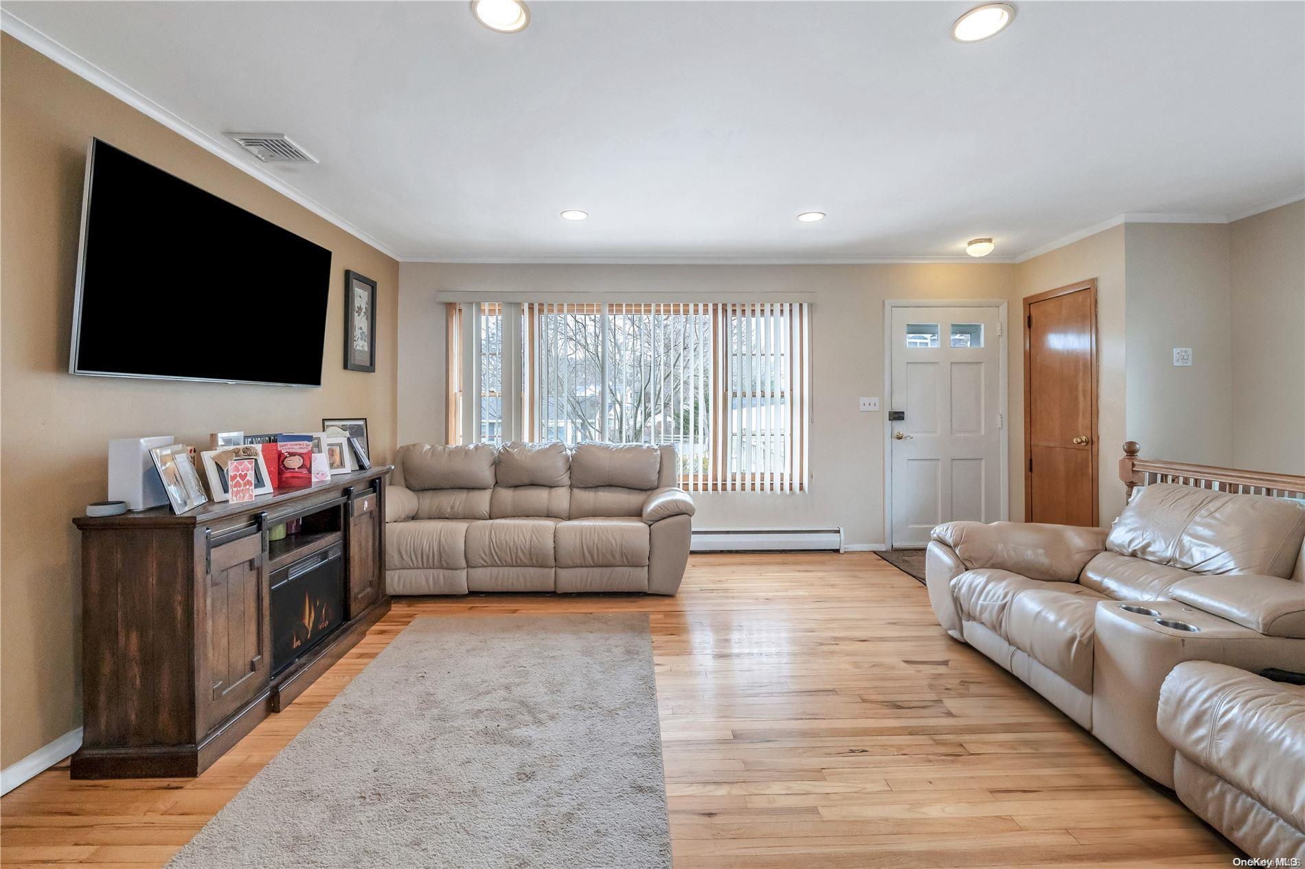 Single Family New  Suffolk County, NY 11779, MLS-L3552722-8