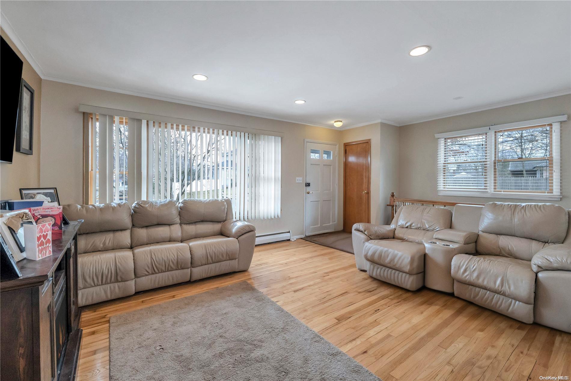 Single Family New  Suffolk County, NY 11779, MLS-L3552722-9