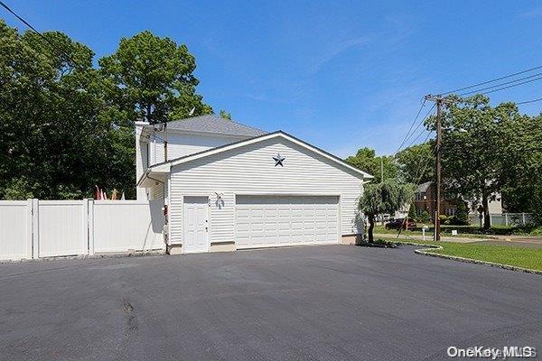 Single Family Rosevale  Suffolk County, NY 11779, MLS-L3554030-4
