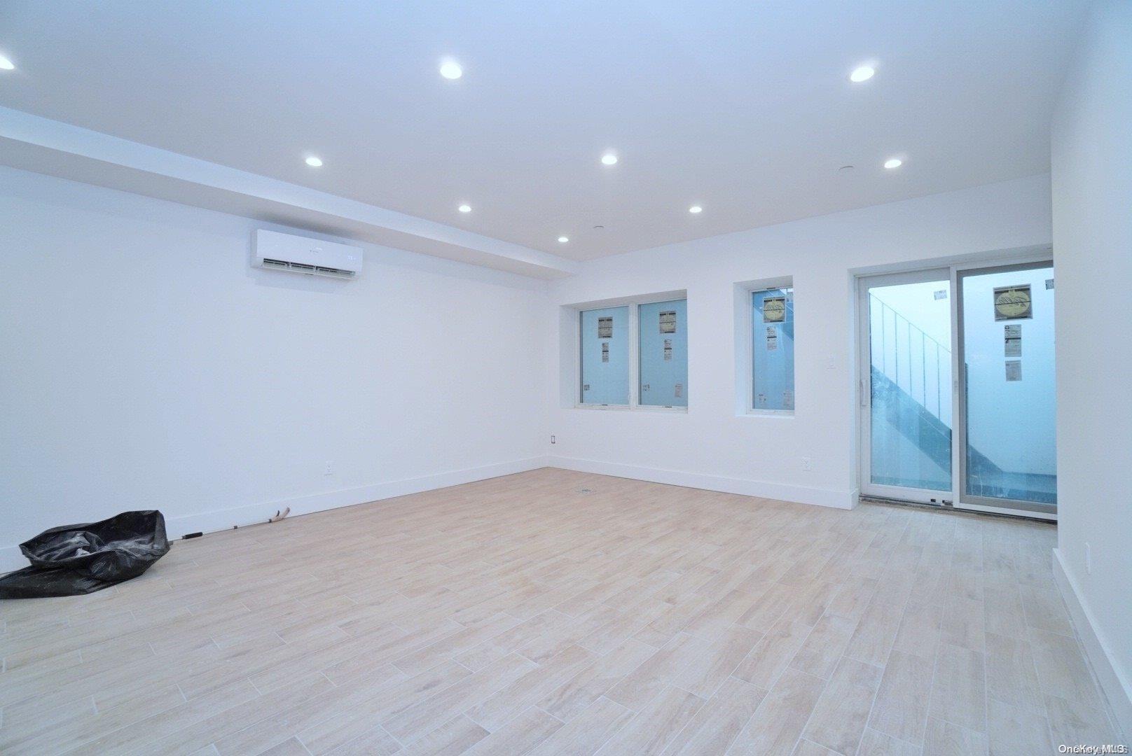 Commercial Sale 28th  Brooklyn, NY 11226, MLS-L3555196-4