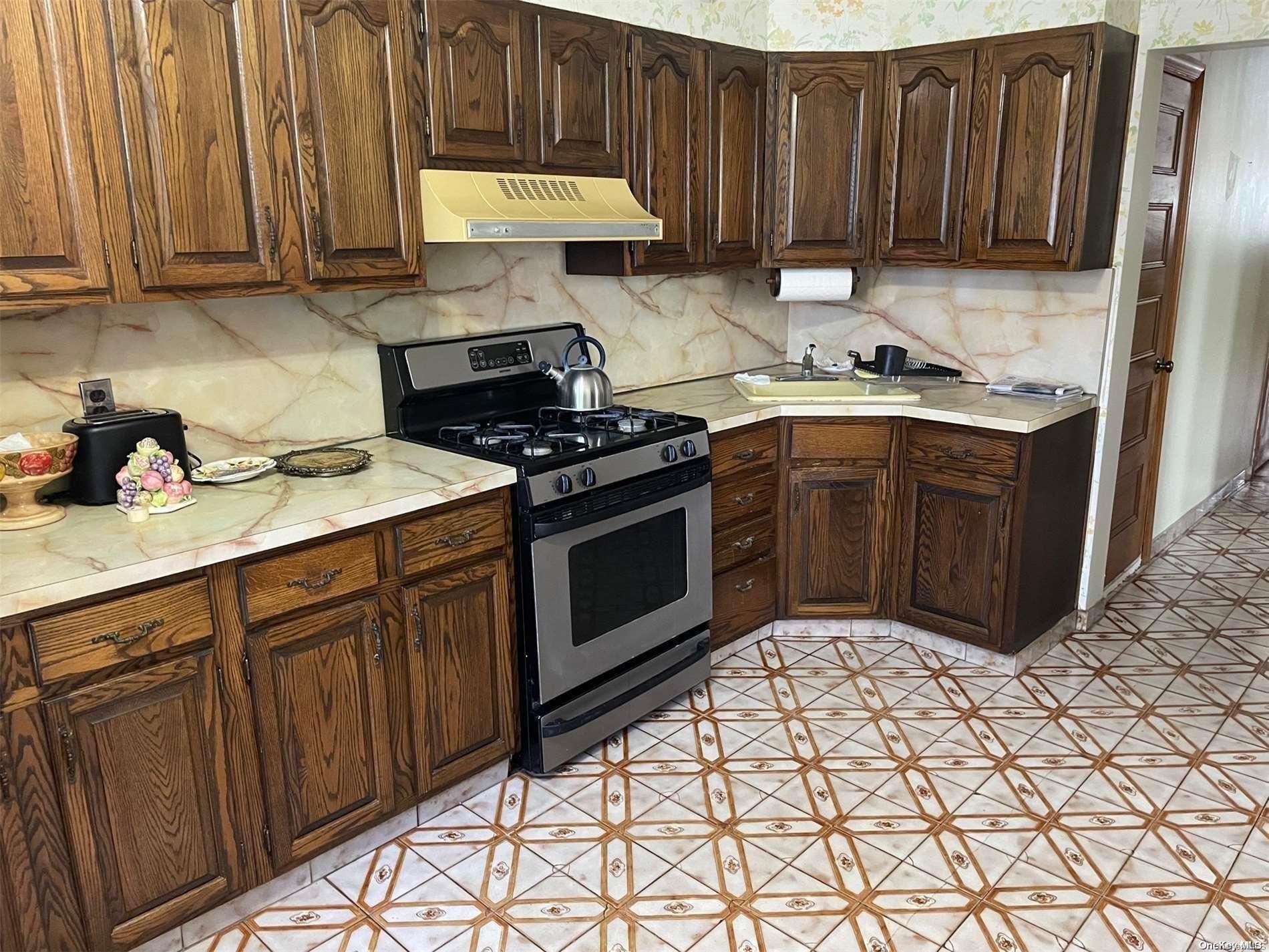 Single Family 119th  Queens, NY 11356, MLS-L3556251-8