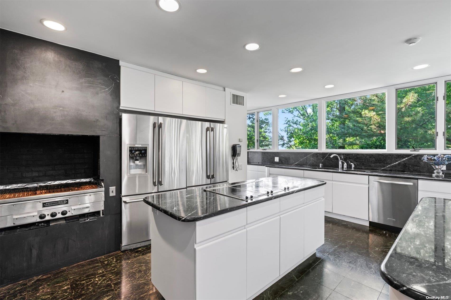 Single Family Hicks Nassau County, NY 11050, MLS-L3558194-6