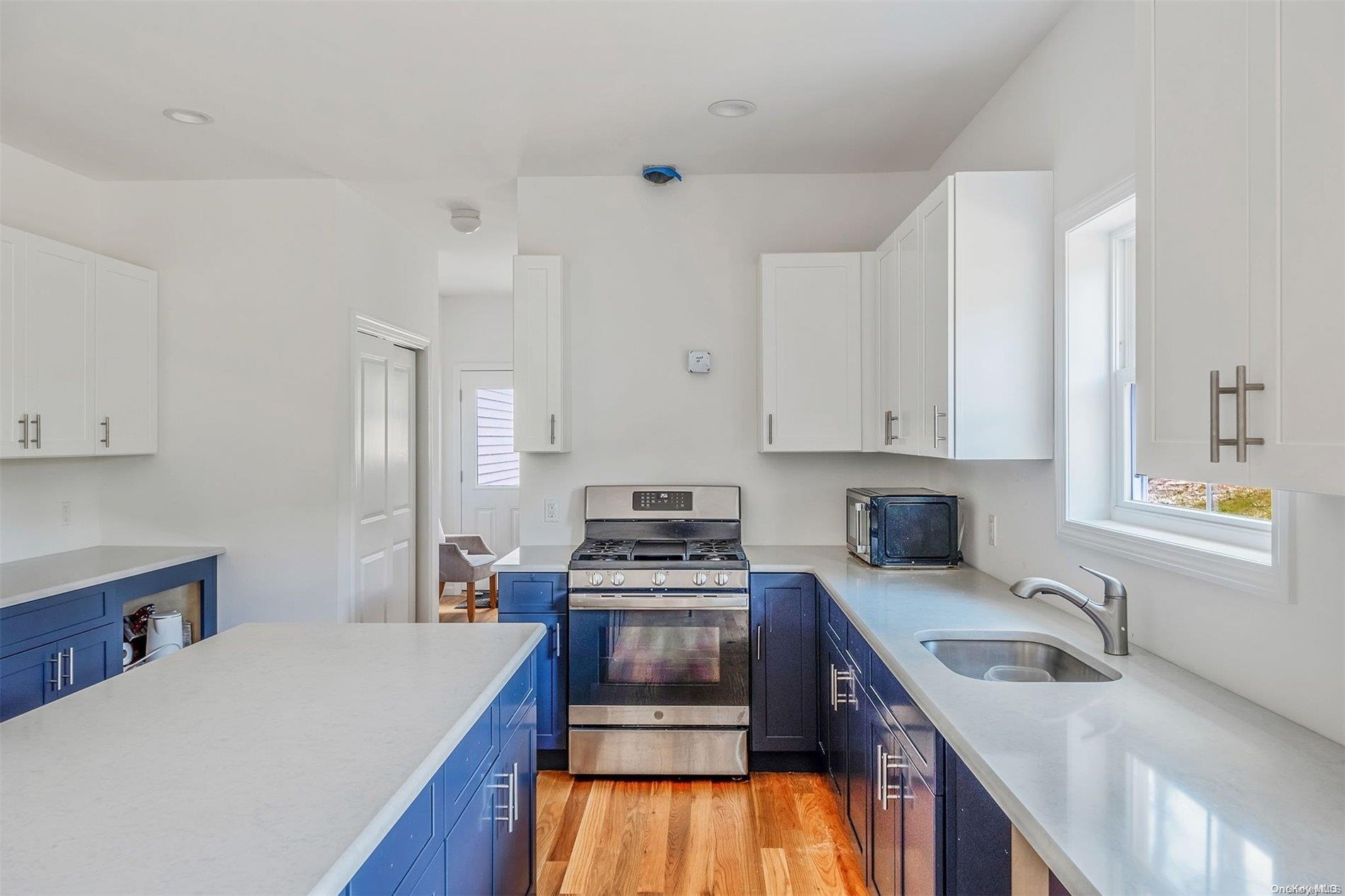 Single Family Cardinal  Suffolk County, NY 11961, MLS-L3558296-11
