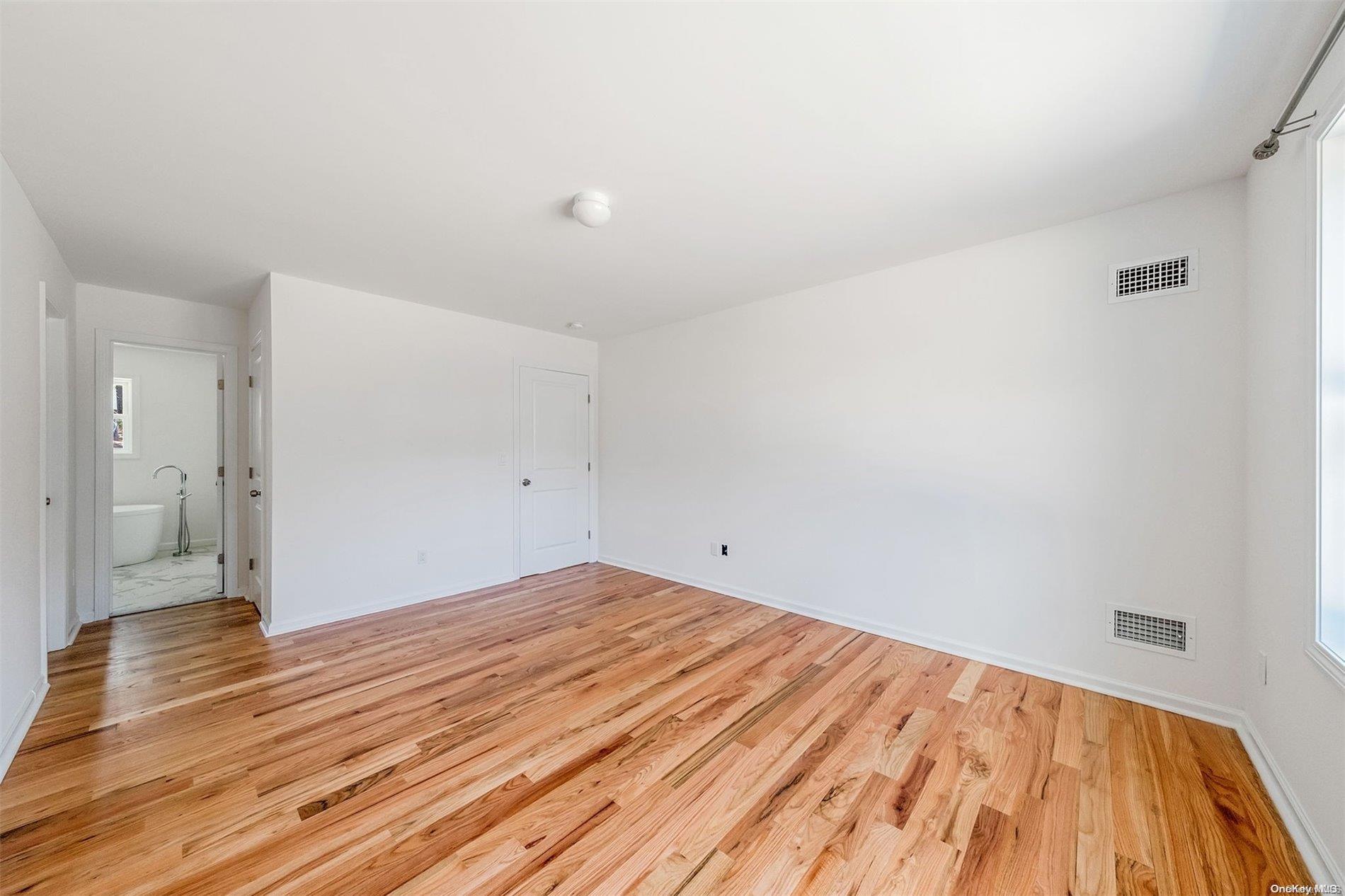Single Family Cardinal  Suffolk County, NY 11961, MLS-L3558296-19