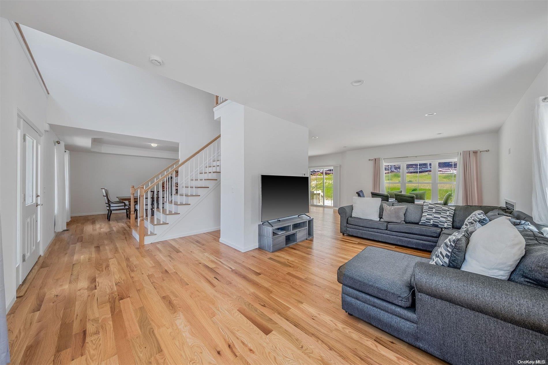 Single Family Cardinal  Suffolk County, NY 11961, MLS-L3558296-7