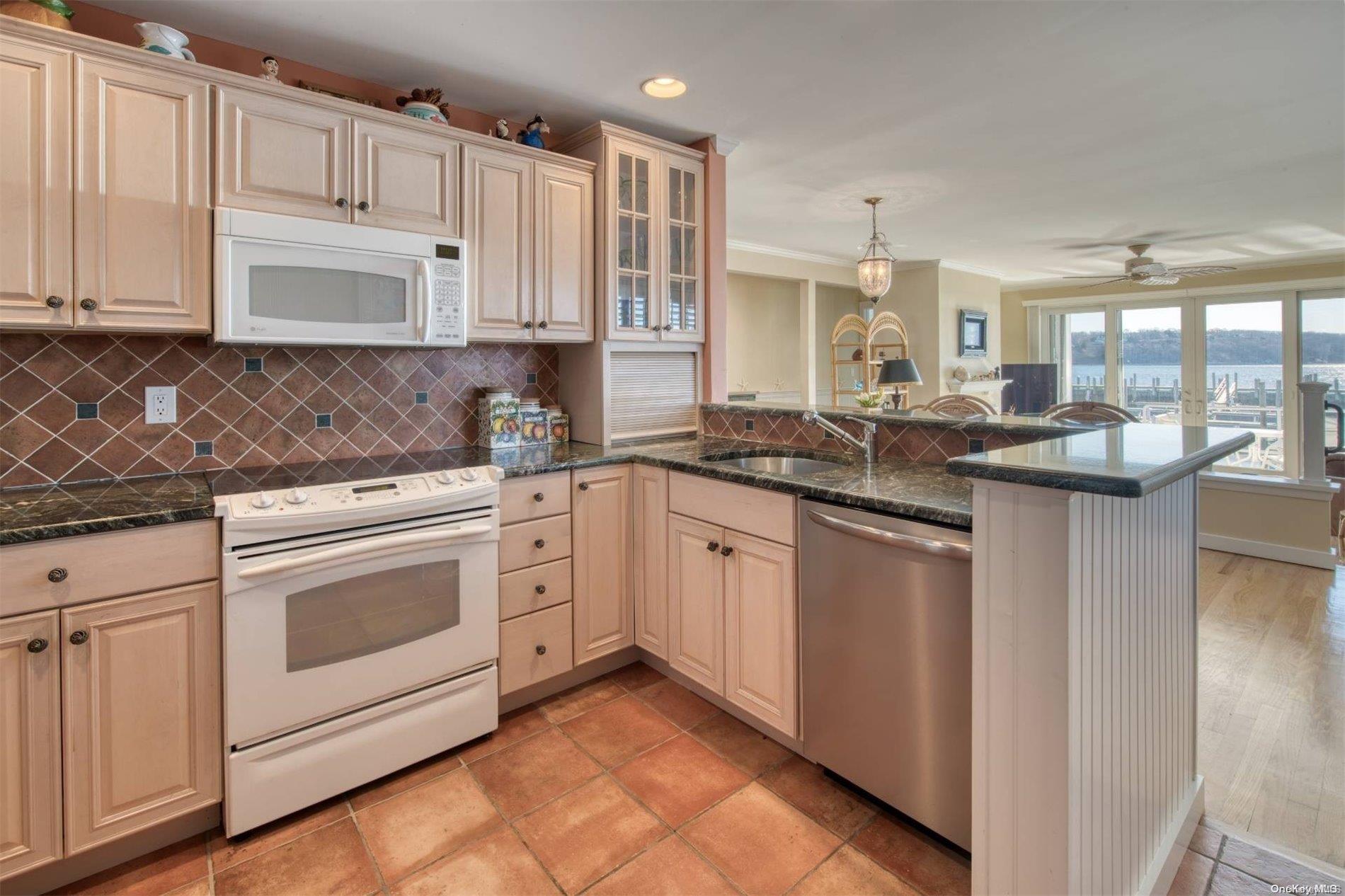 Apartment Oyster Point  Suffolk County, NY 11944, MLS-L3558855-7