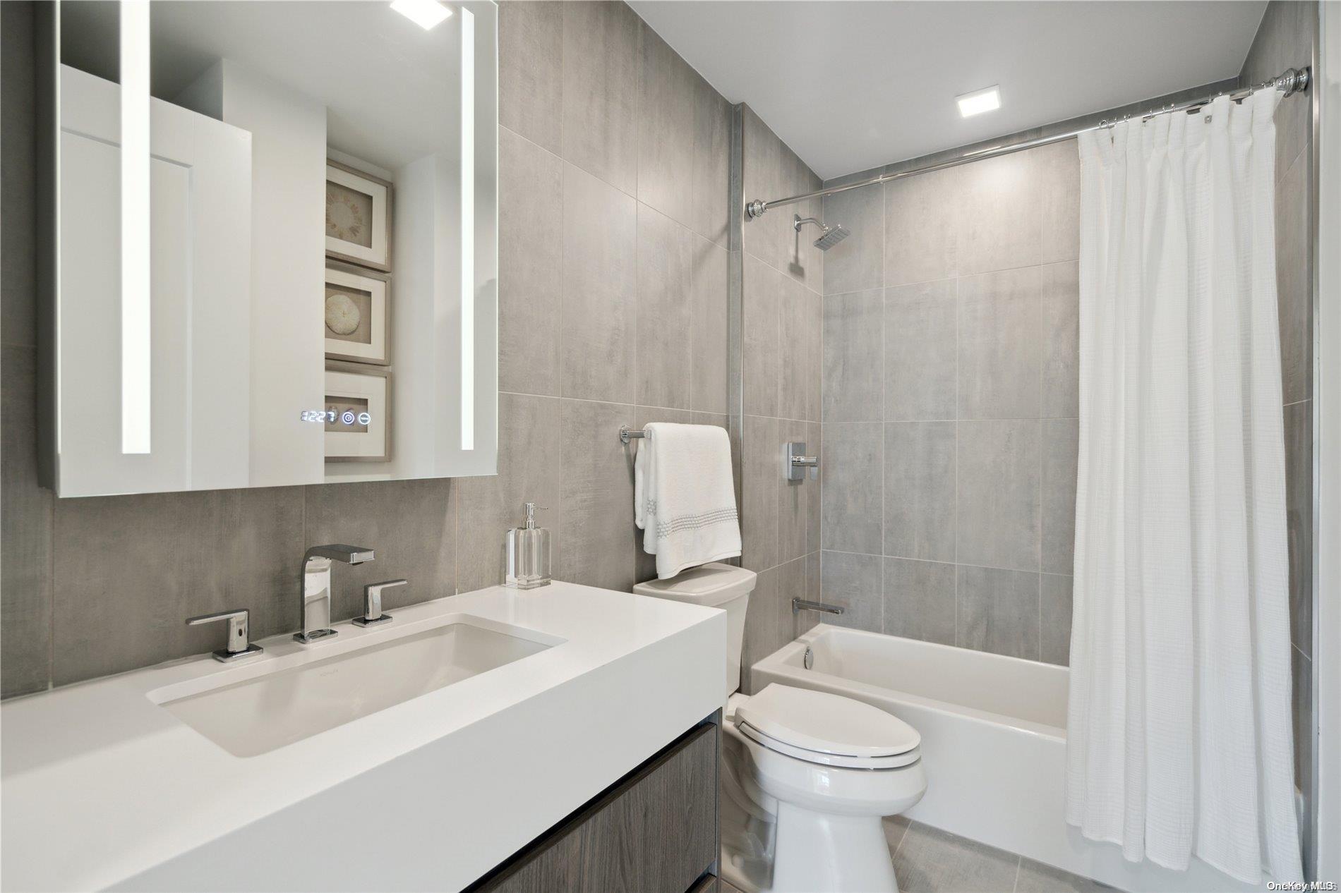 Condo Middle Neck  Nassau County, NY 11021, MLS-L3559294-35