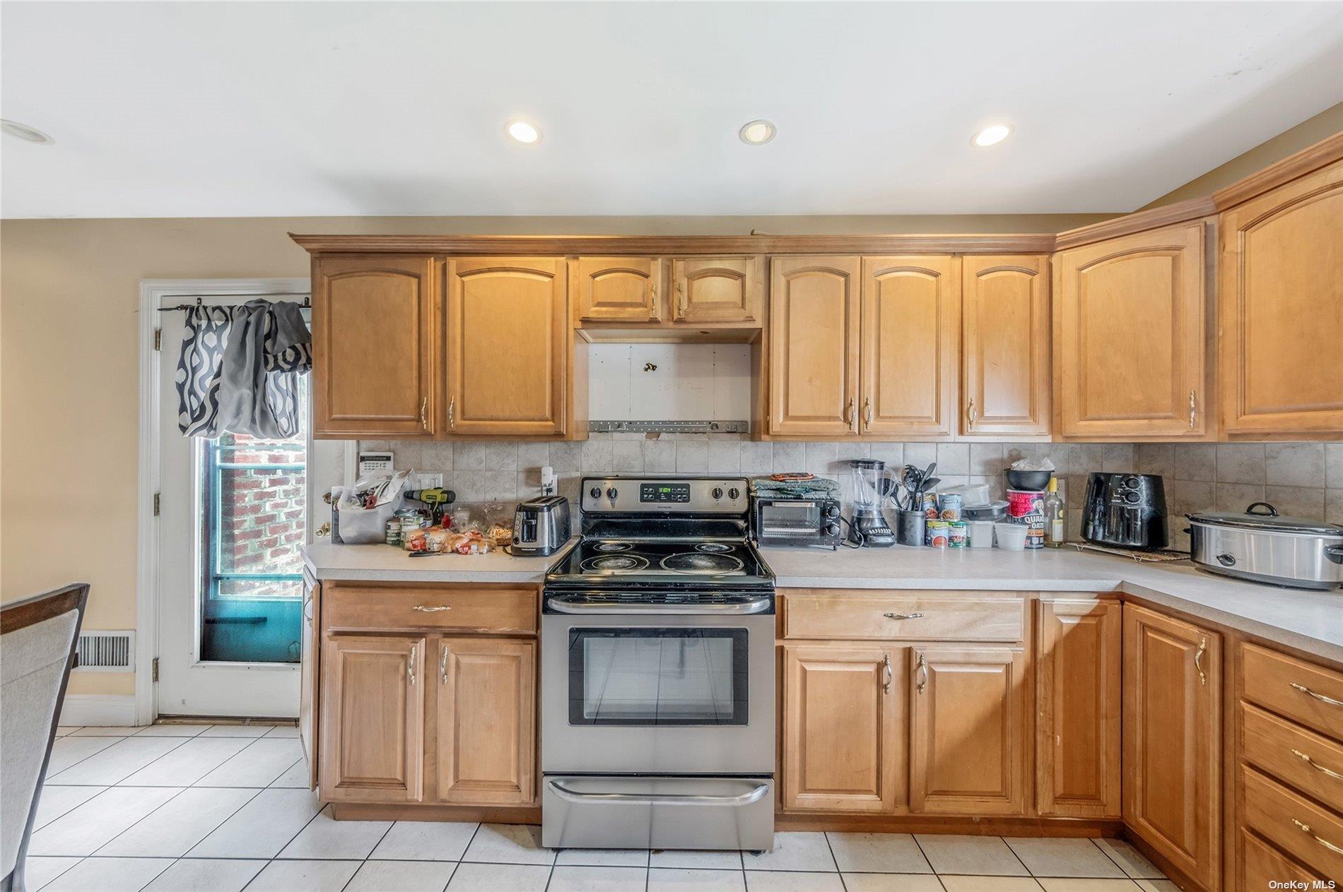 Single Family N Park Drive Nassau County, NY 11758, MLS-L3559928-11