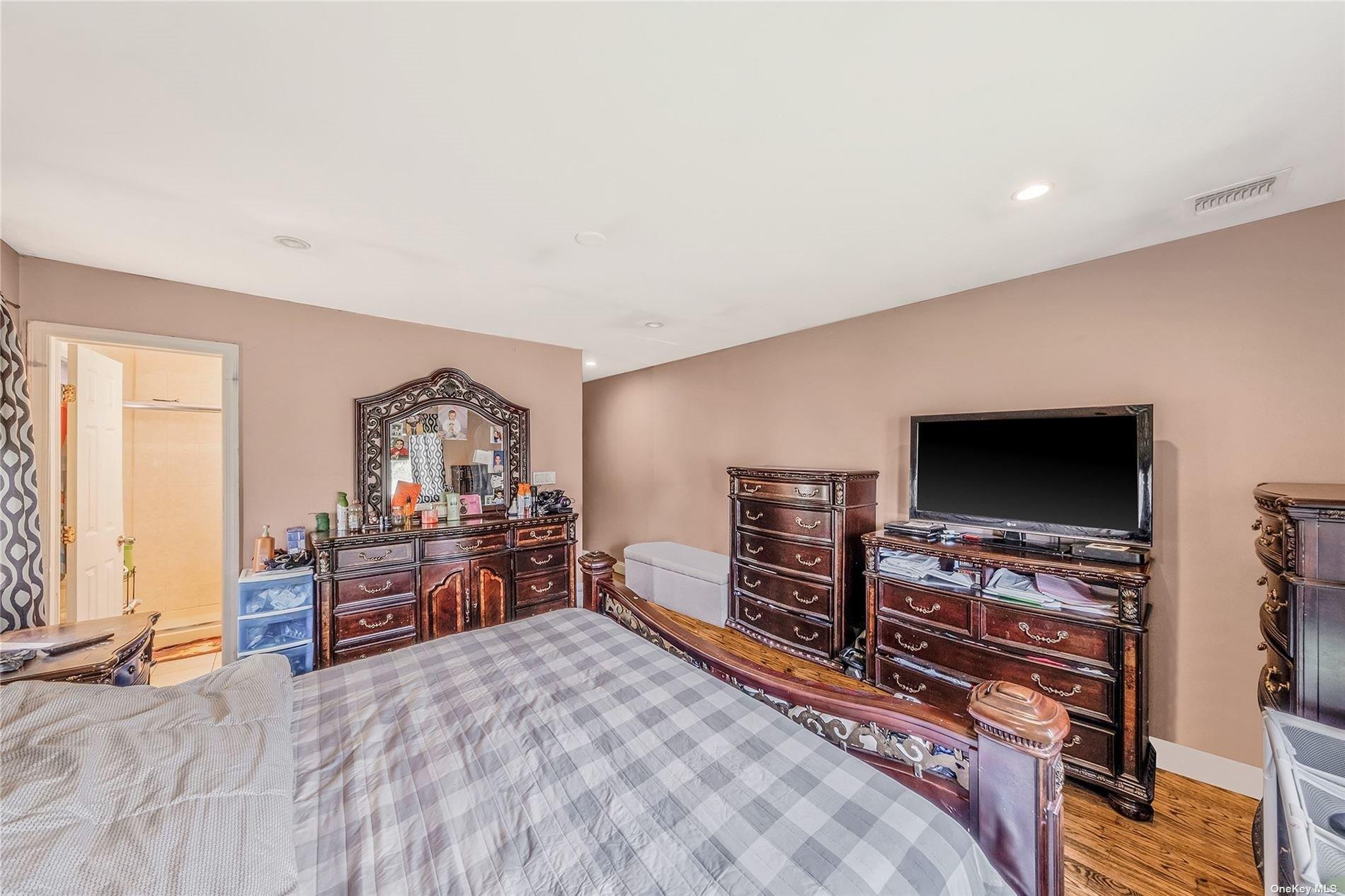 Single Family N Park Drive Nassau County, NY 11758, MLS-L3559928-19