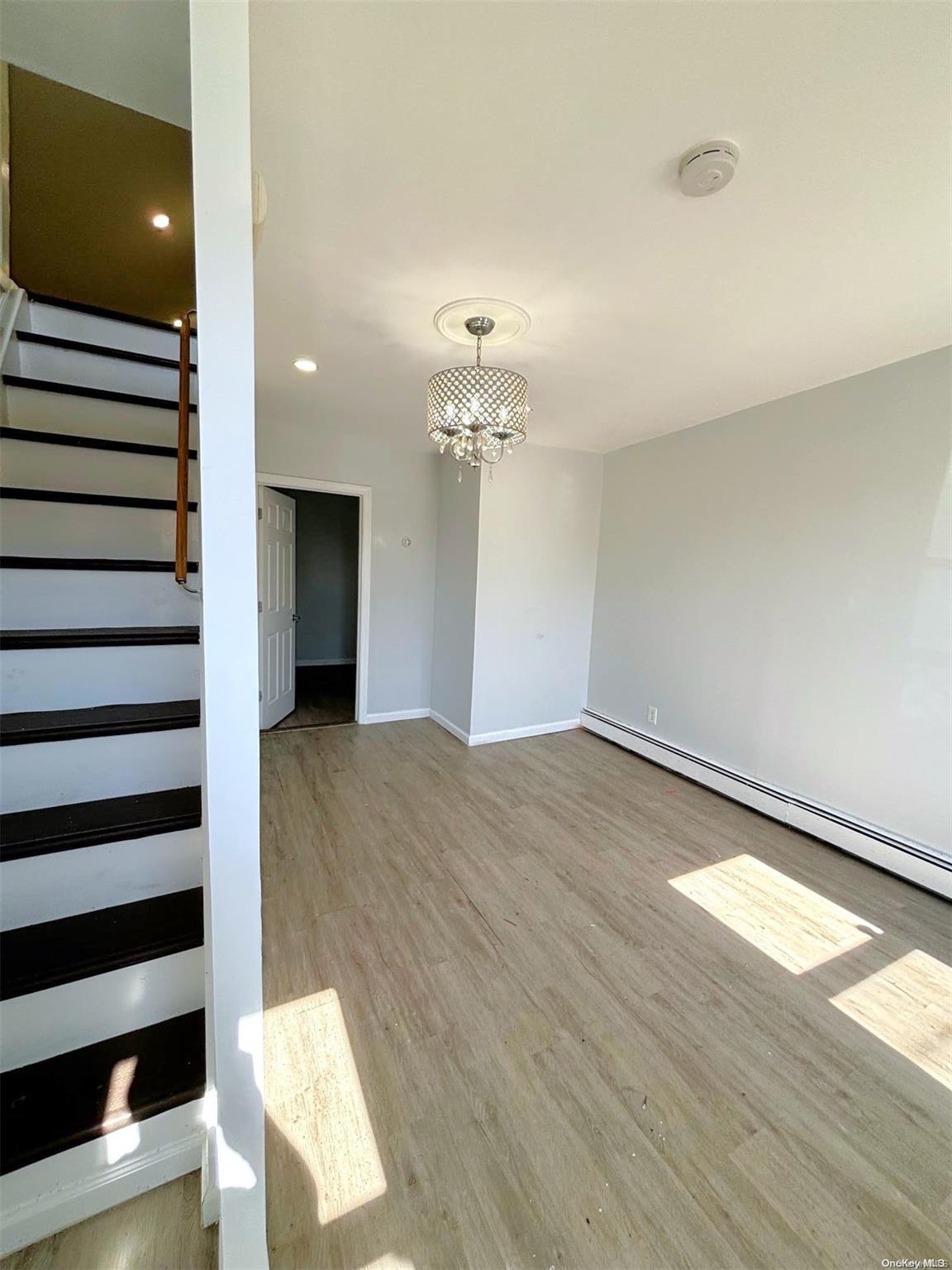 Single Family Walnut  Nassau County, NY 11096, MLS-L3560736-2