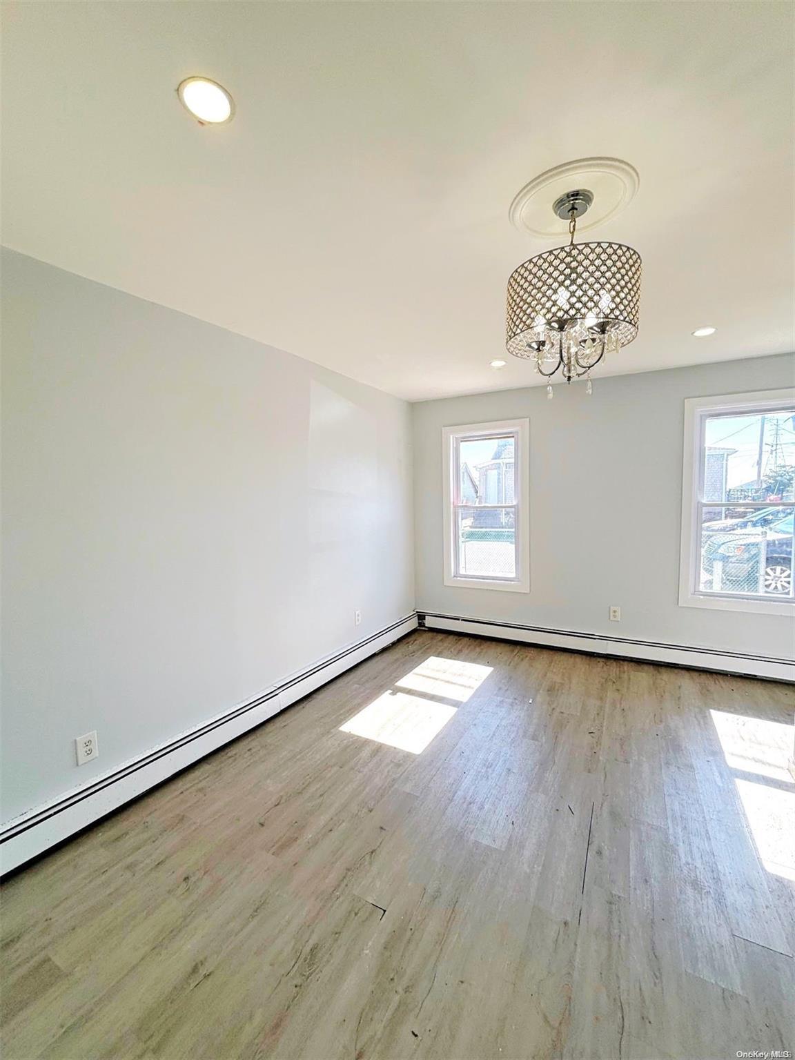Single Family Walnut  Nassau County, NY 11096, MLS-L3560736-3