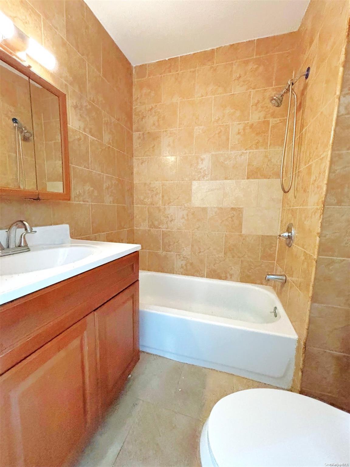 Single Family Walnut  Nassau County, NY 11096, MLS-L3560736-5